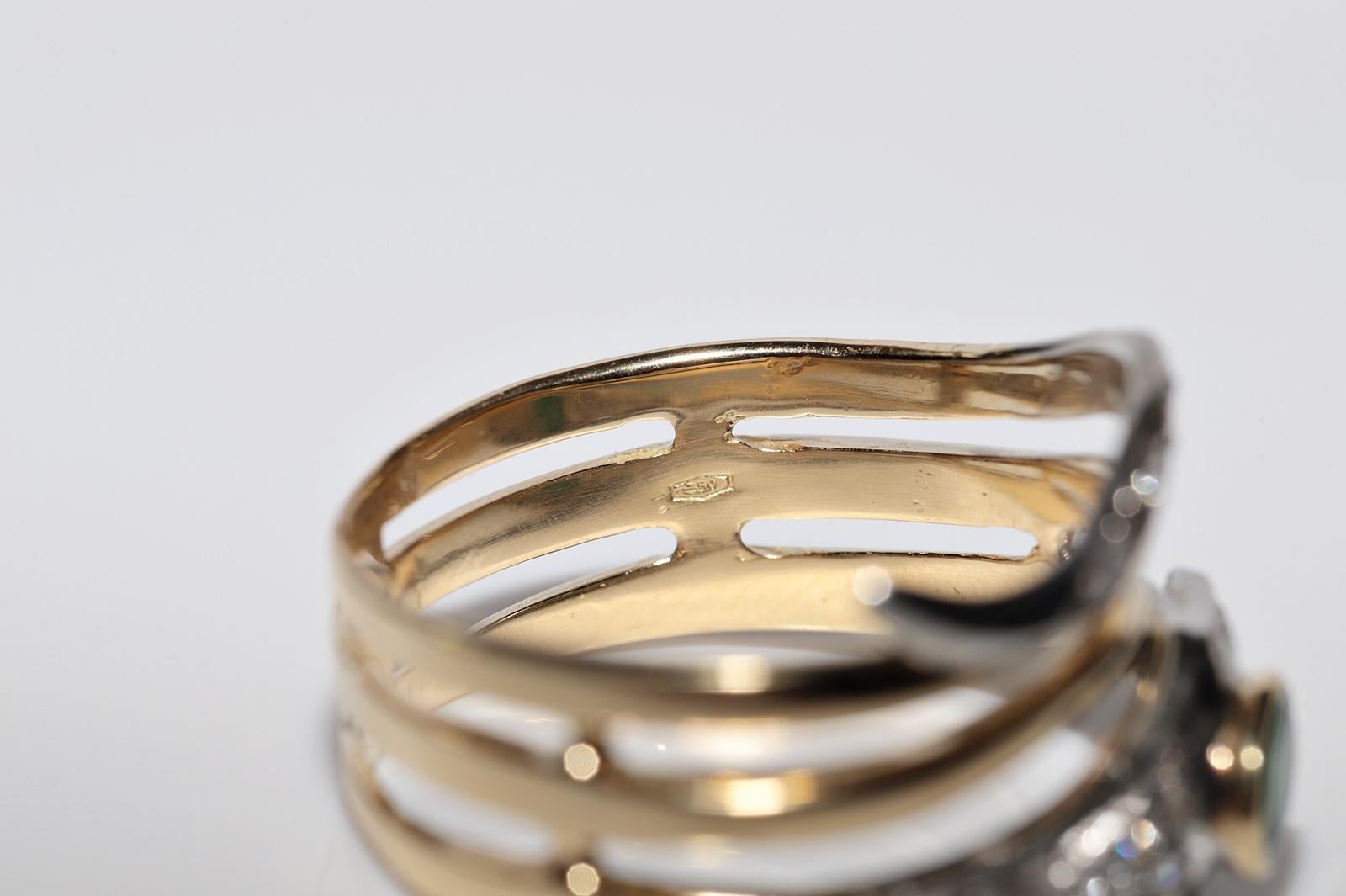 Vintage Circa 1980s Handcrafted  18k Gold Natural Diamond And Emerald Snake Ring For Sale 2