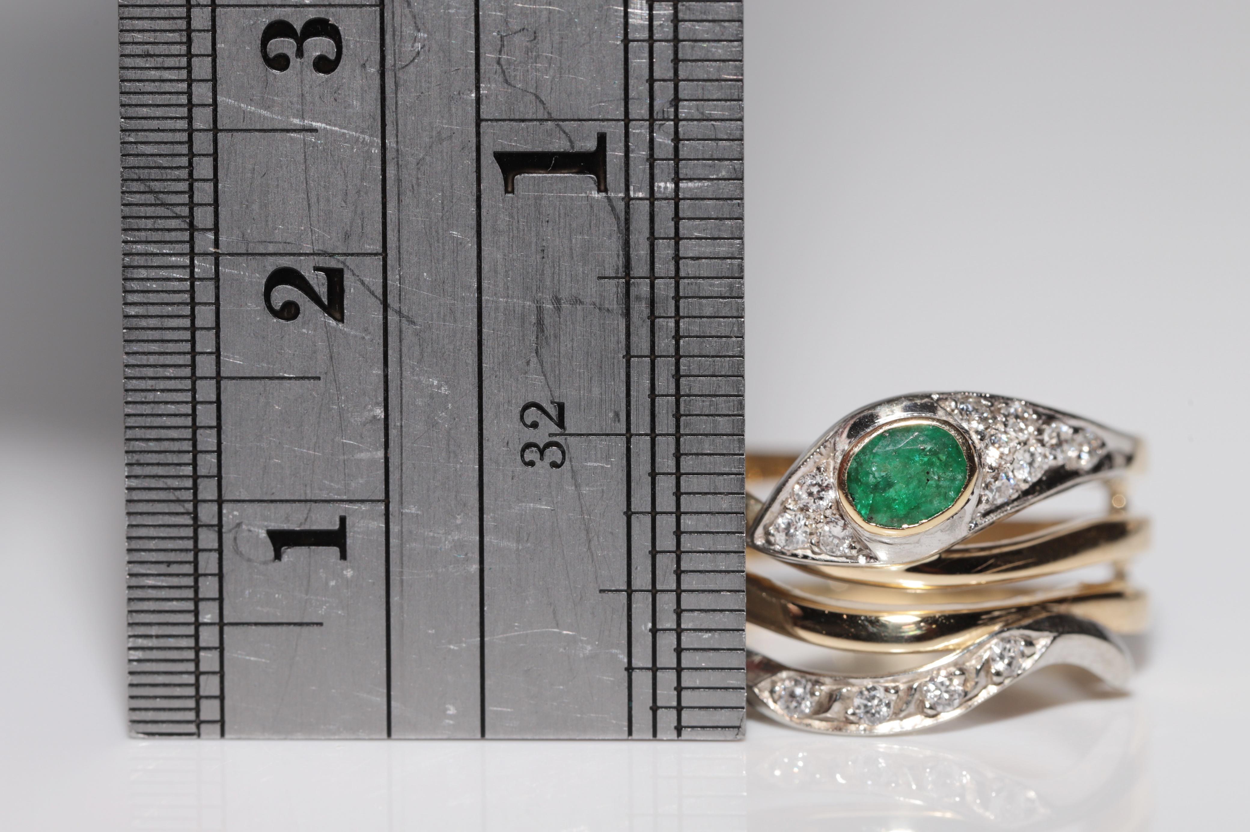 Vintage Circa 1980er Jahre Handgefertigt  18 Karat Gold Schlangenring mit natürlichem Diamant und Smaragd im Angebot 3