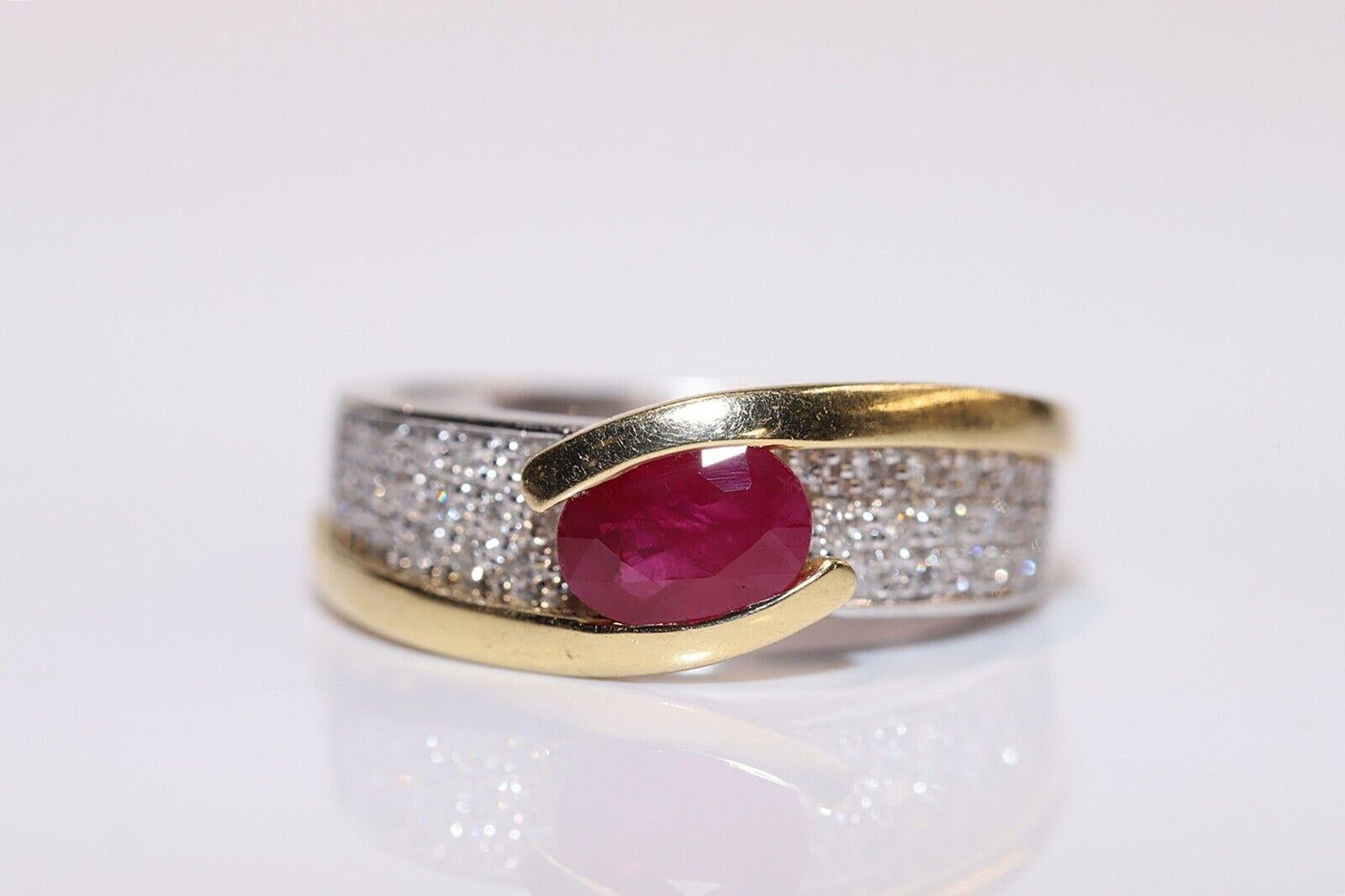 Retro Vintage Circa 1980s Handcrafted 18k Gold Natural Diamond And Ruby Ring For Sale
