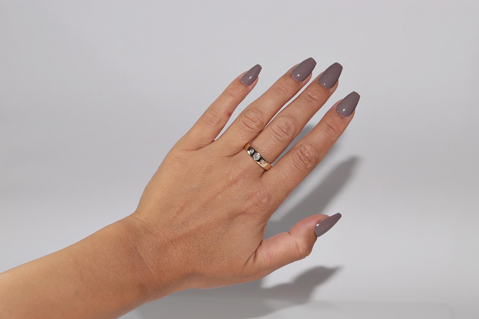 In sehr gutem Zustand.
Das Gesamtgewicht beträgt 4,7 Gramm.
Insgesamt ist Diamant 0,30 ct.
Der Diamant ist G Farbe und vvs-vs Klarheit.
Ringgröße ist US 9 
Wir können jede Größe herstellen.
Die Box ist nicht enthalten.
Bitte kontaktieren Sie uns bei