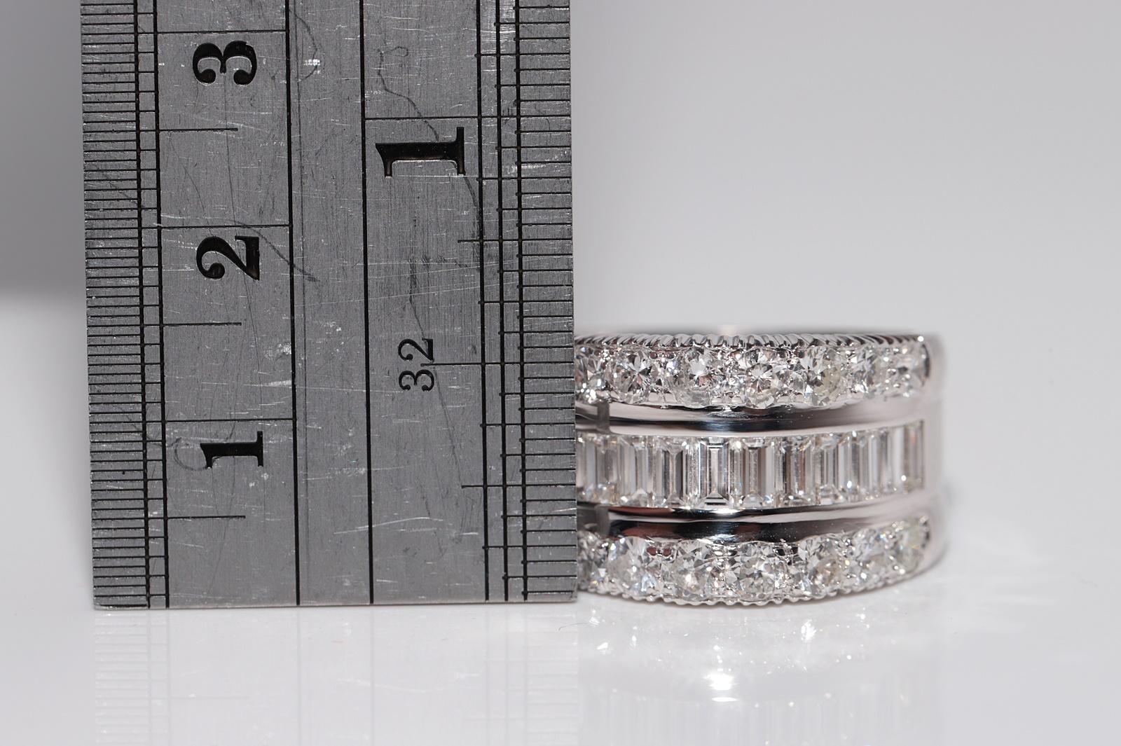 Anello forte d'oro naturale decorato con diamanti naturali, CIRCA 1980, fatto a mano in vendita 5