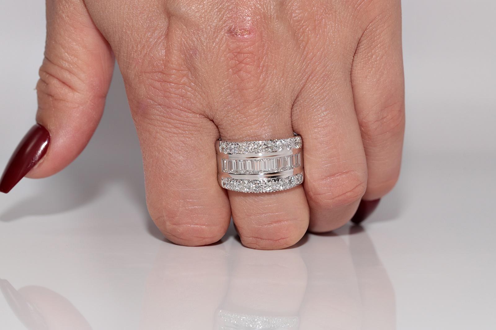 Anello forte d'oro naturale decorato con diamanti naturali, CIRCA 1980, fatto a mano in vendita 8