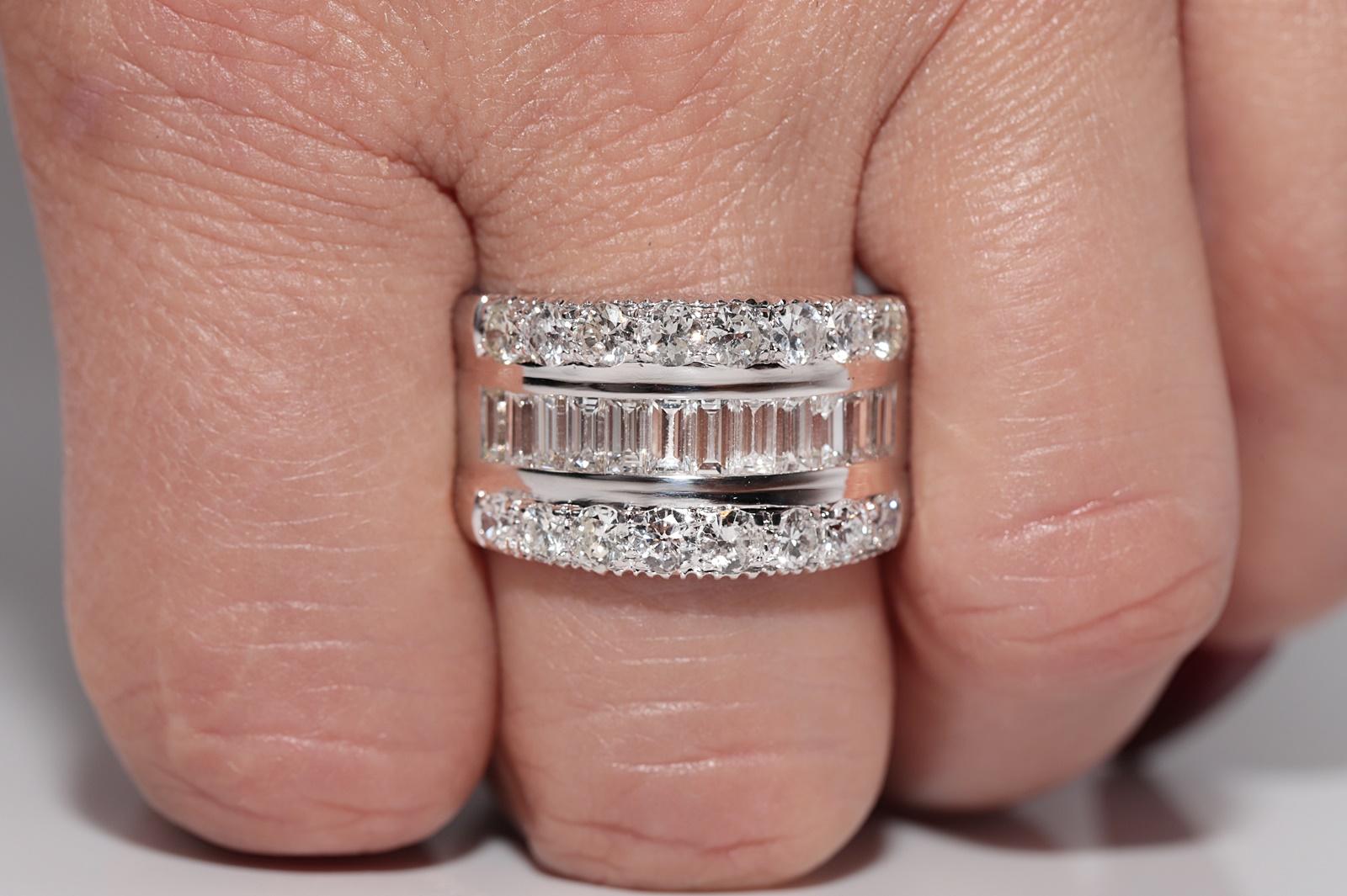 Anello forte d'oro naturale decorato con diamanti naturali, CIRCA 1980, fatto a mano in vendita 9