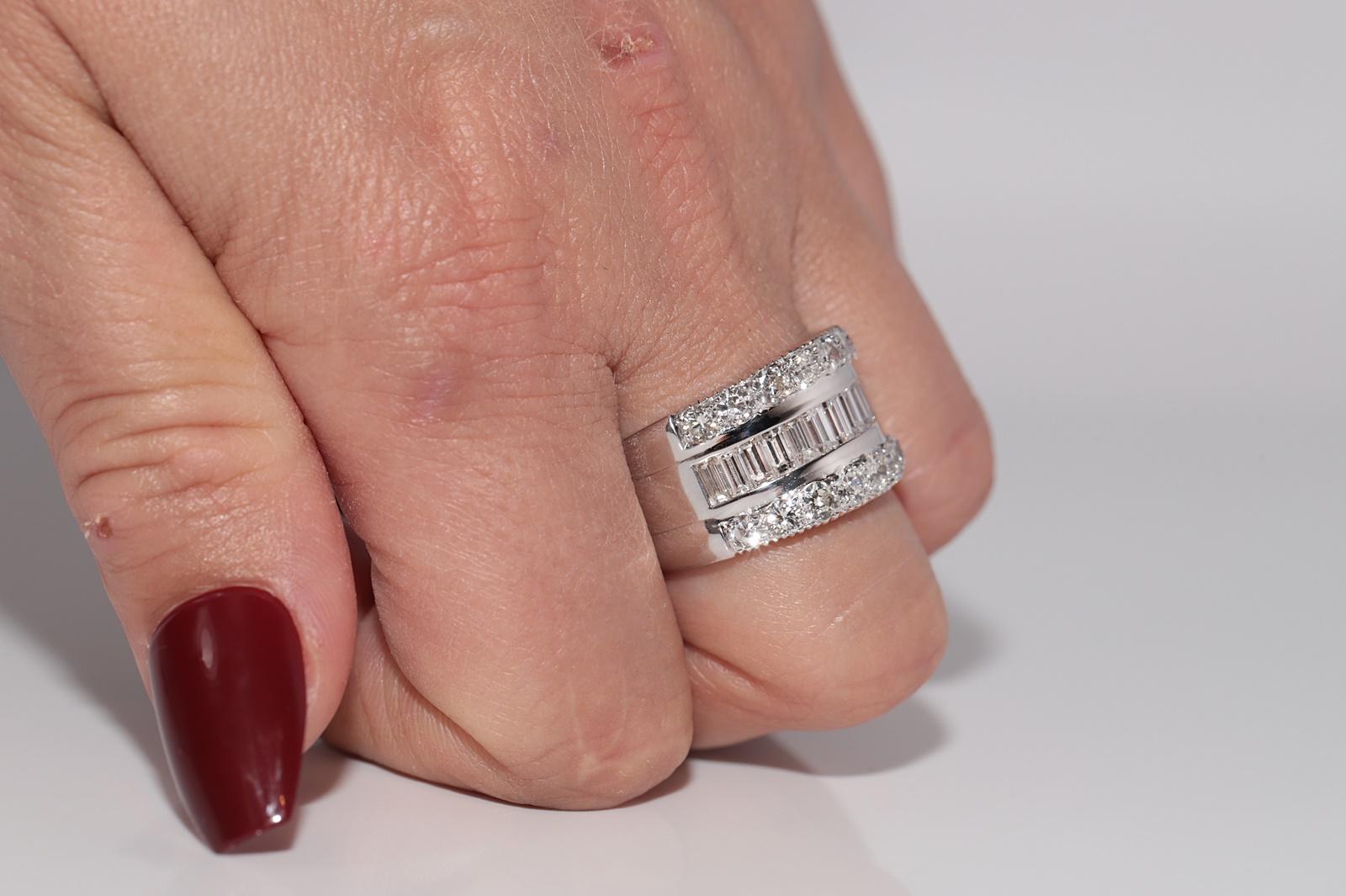 Anello forte d'oro naturale decorato con diamanti naturali, CIRCA 1980, fatto a mano in vendita 10