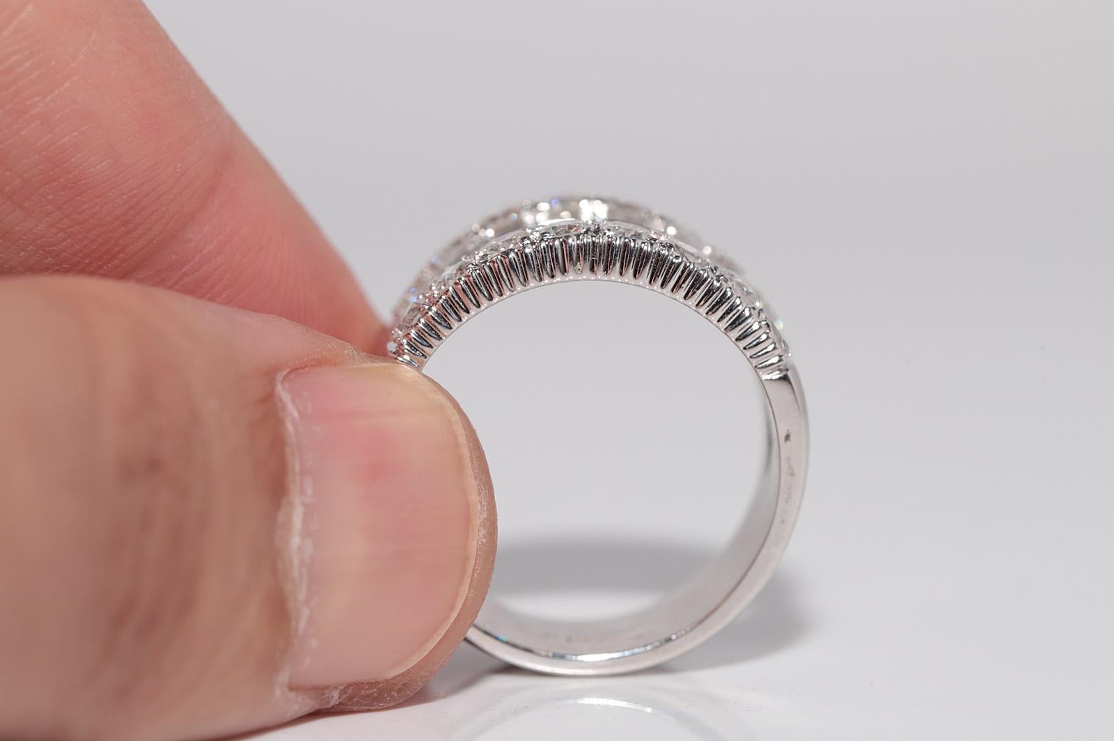 Anello forte d'oro naturale decorato con diamanti naturali, CIRCA 1980, fatto a mano in vendita 1