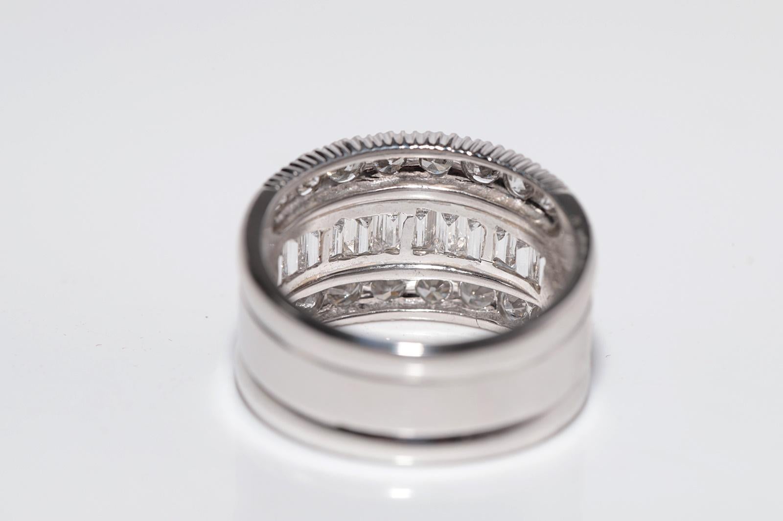 Anello forte d'oro naturale decorato con diamanti naturali, CIRCA 1980, fatto a mano in vendita 3