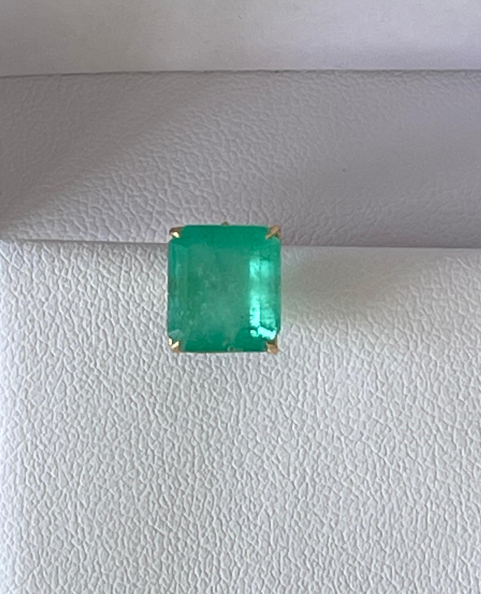 Vintage Circa 1980s Natural Colombian Emerald Tie Pin 18ct Yellow Gold Valuation For Sale 1