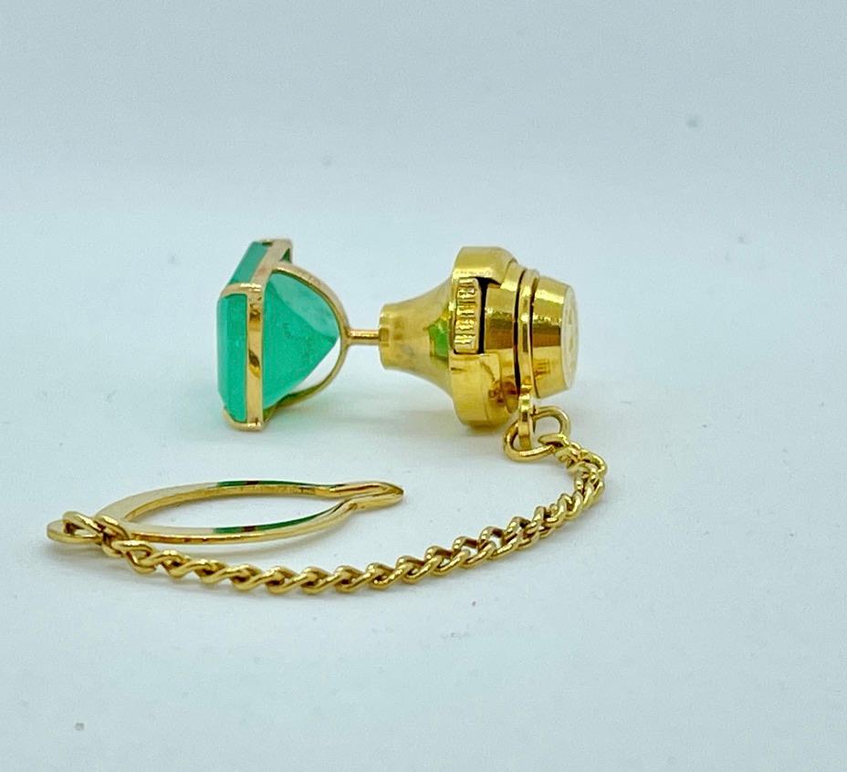 Emerald Cut Vintage Circa 1980s Natural Colombian Emerald Tie Pin 18ct Yellow Gold Valuation For Sale