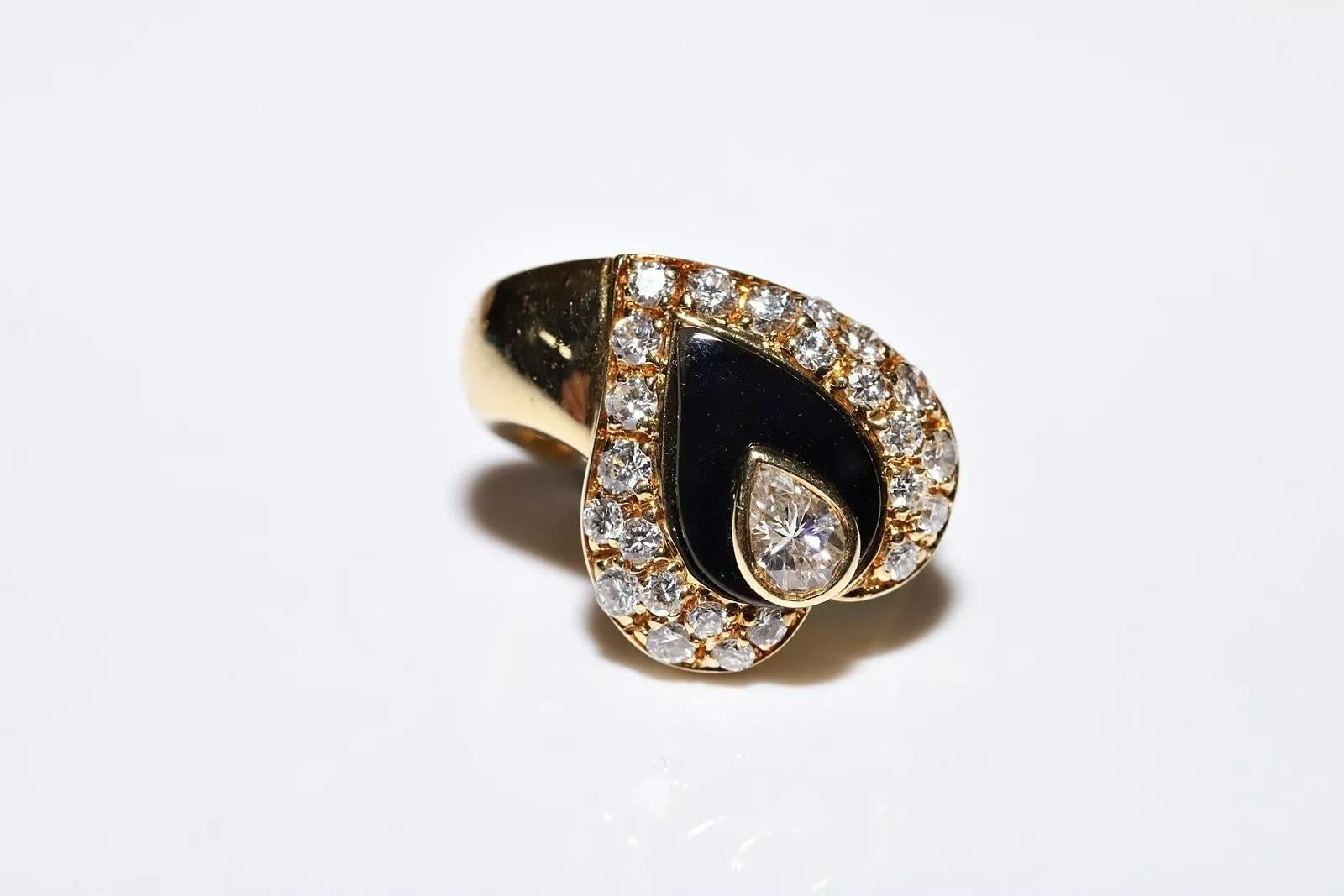 Vintage Circa 1980s Natural Diamond And Onyx Decorated Earring In Good Condition For Sale In Fatih/İstanbul, 34