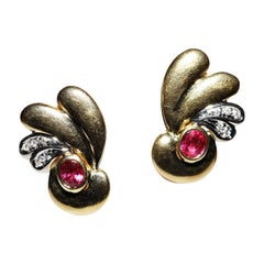 Vintage Circa 1980 Boucle d'oreille décorée de diamants naturels et de rubis