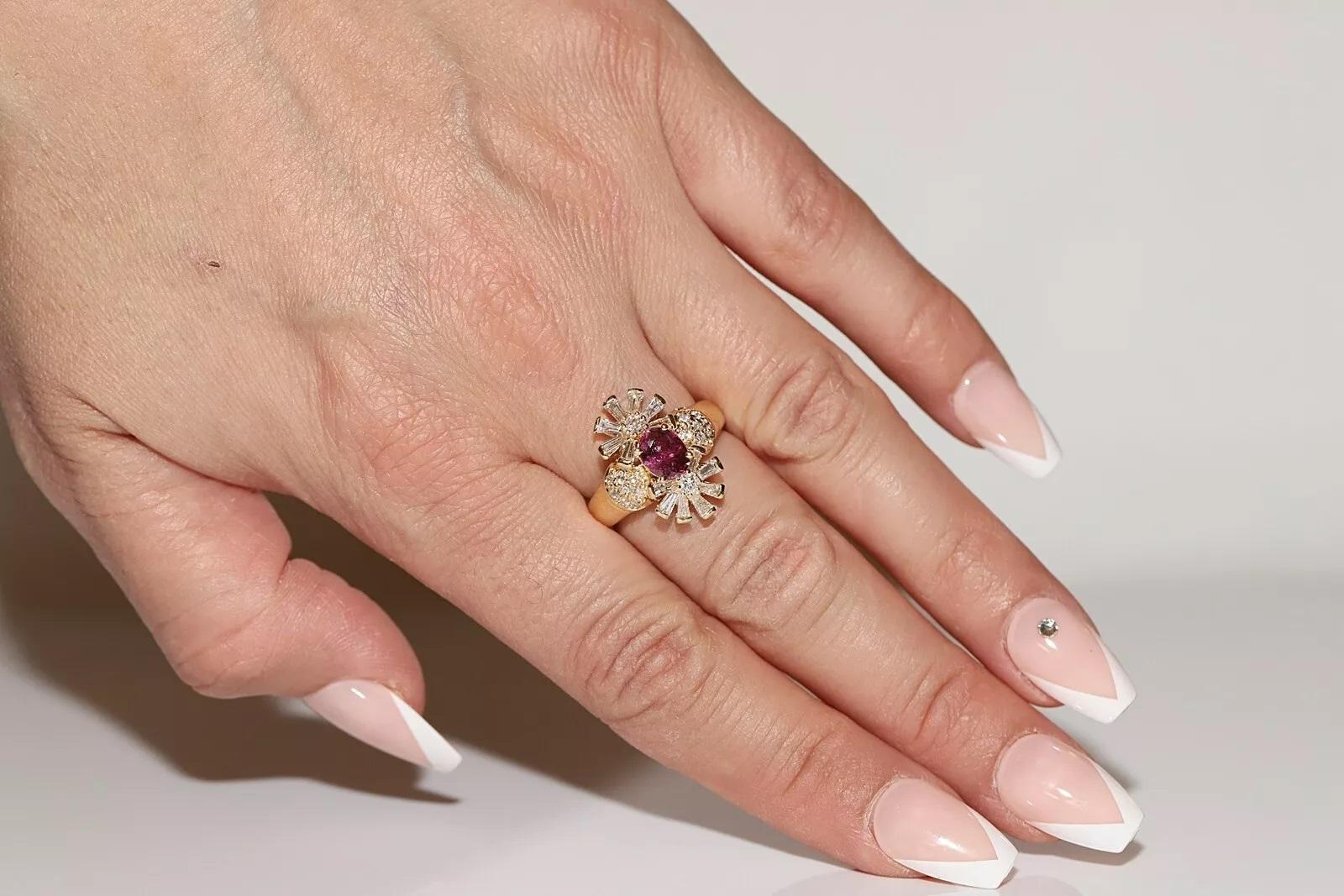 Bague navette originale des années 1980 en or 18 carats, diamant naturel et rubis en vente 4