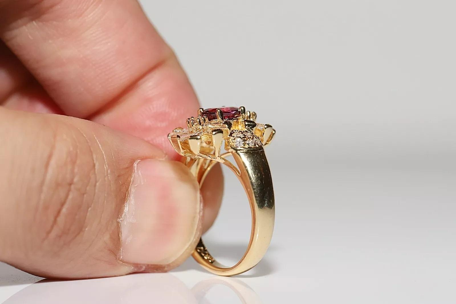 Bague navette originale des années 1980 en or 18 carats, diamant naturel et rubis en vente 1