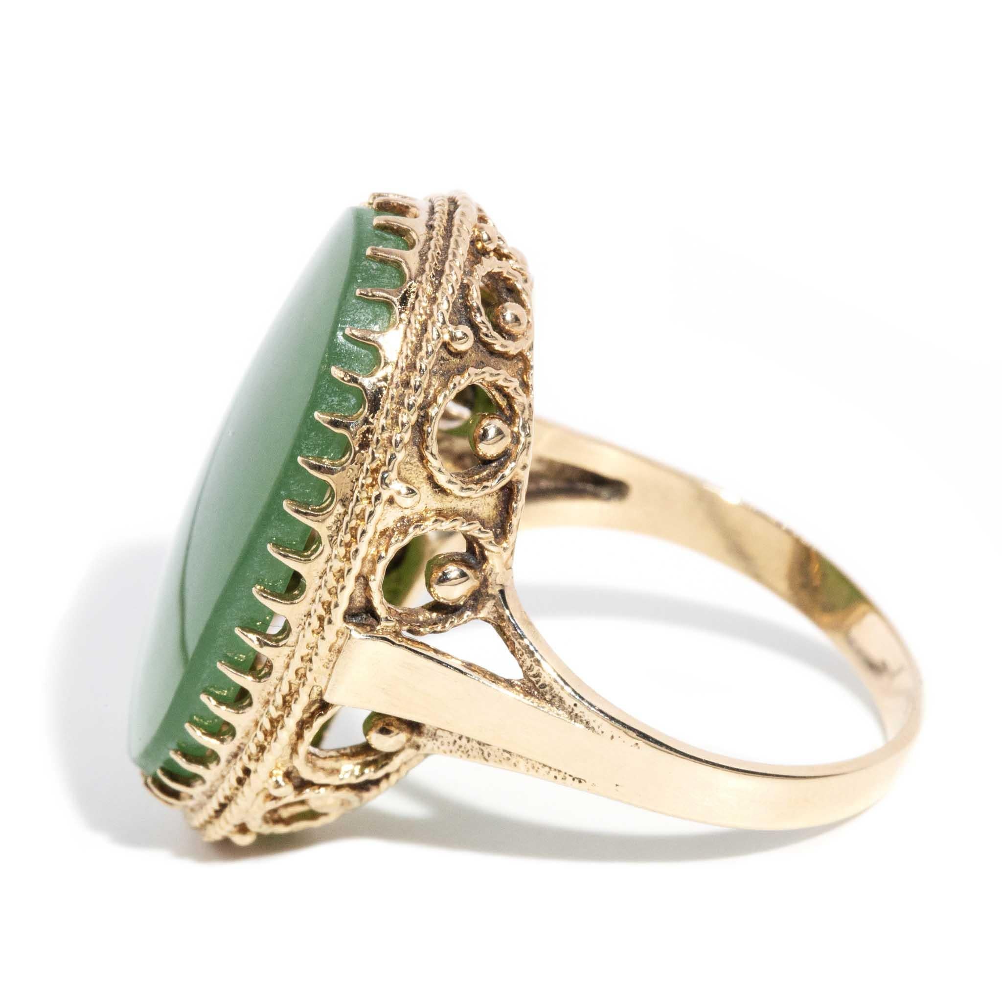 Vintage Circa 1980s Oval Nephrite Jade Cabochon Ring 9 Carat Yellow Gold 2