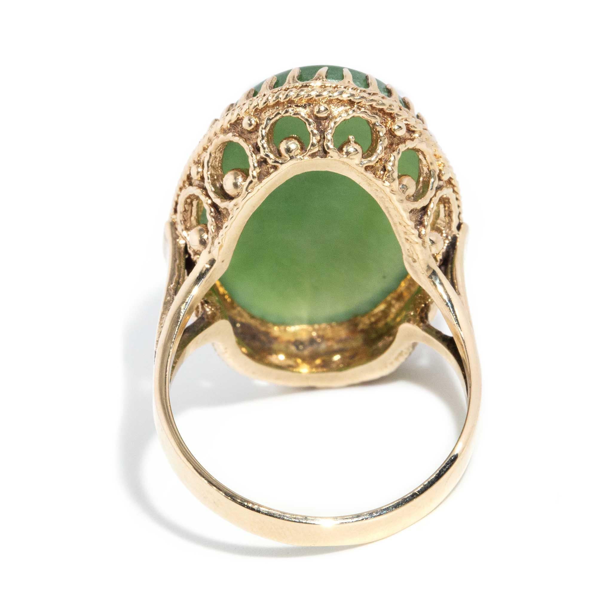 Vintage Circa 1980s Oval Nephrite Jade Cabochon Ring 9 Carat Yellow Gold 4
