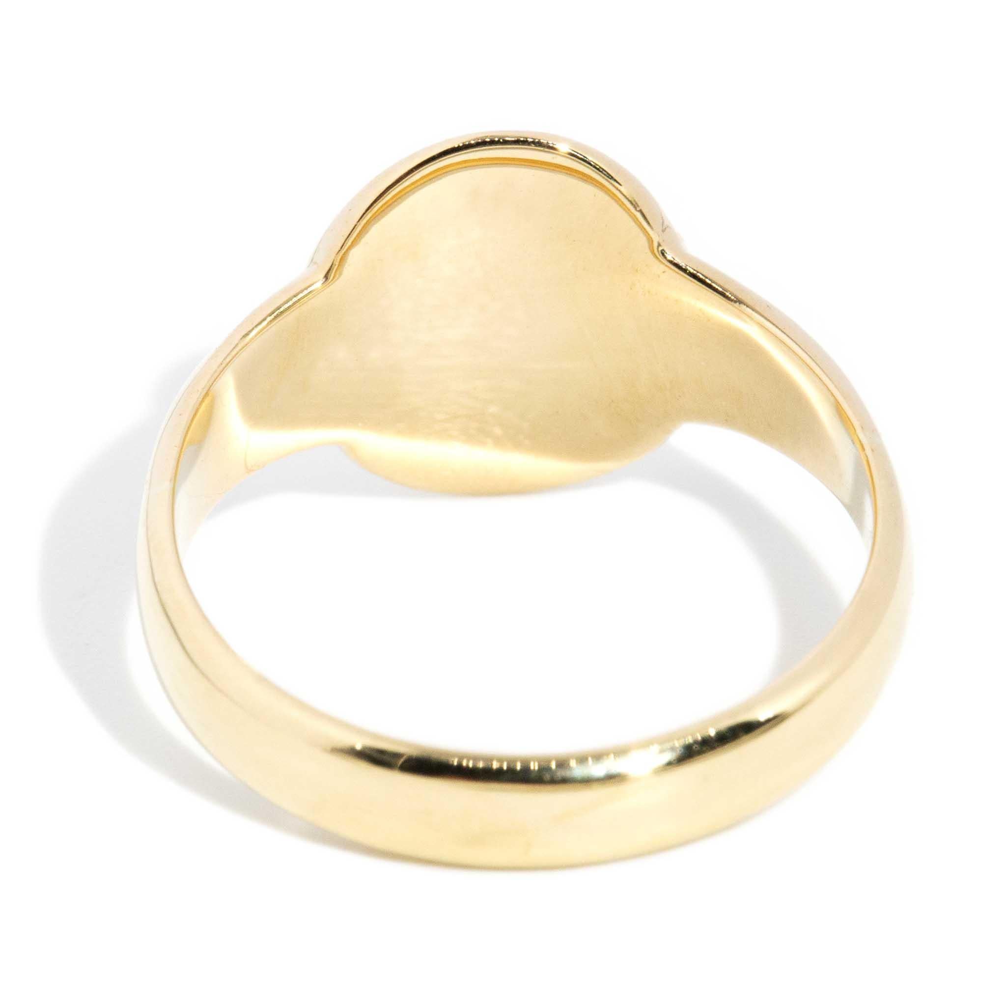 Vintage Circa 1980s Oval Signet Ring 18 Carat Yellow Gold in vendita 2