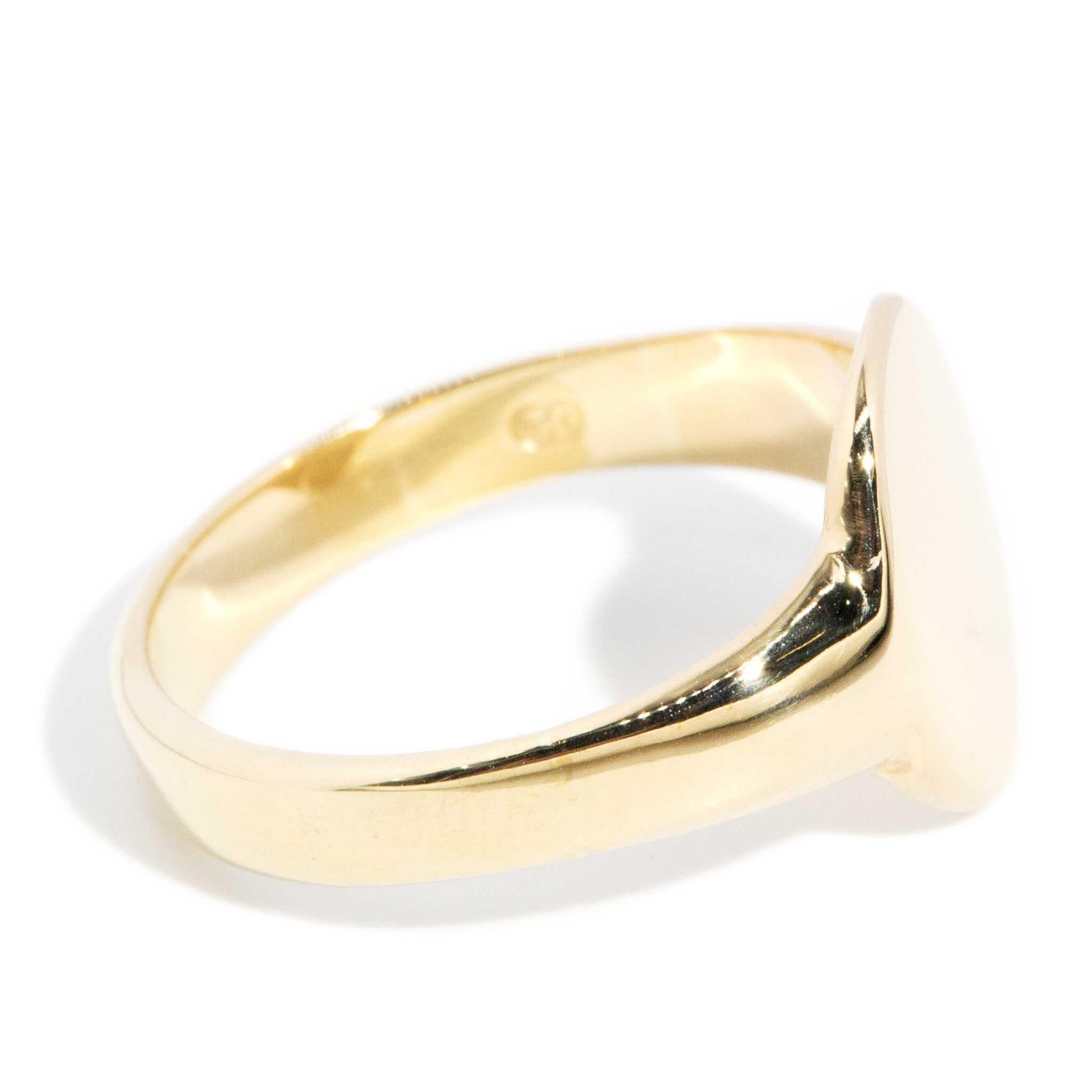 Vintage Circa 1980s Oval Signet Ring 18 Carat Yellow Gold in vendita 4
