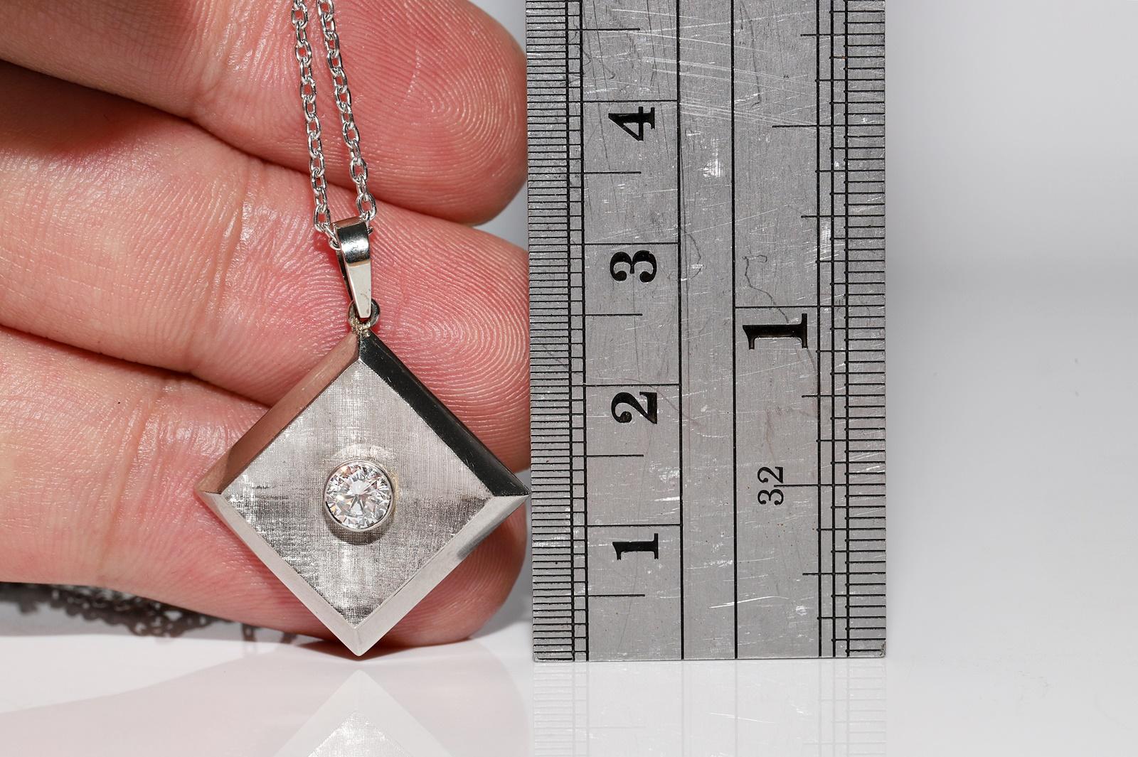 
In sehr gutem Zustand.
Das Gesamtgewicht beträgt 7.2 Gramm.
Insgesamt ist Diamant 0,50 ct.
Der Diamant hat die Farbe G und die Reinheit vvs.
Anhängerteil aus echtem Platin.
Kettenteil 14k Echtgold.
Die Gesamtlänge der Kette beträgt 45 cm.
Bitte