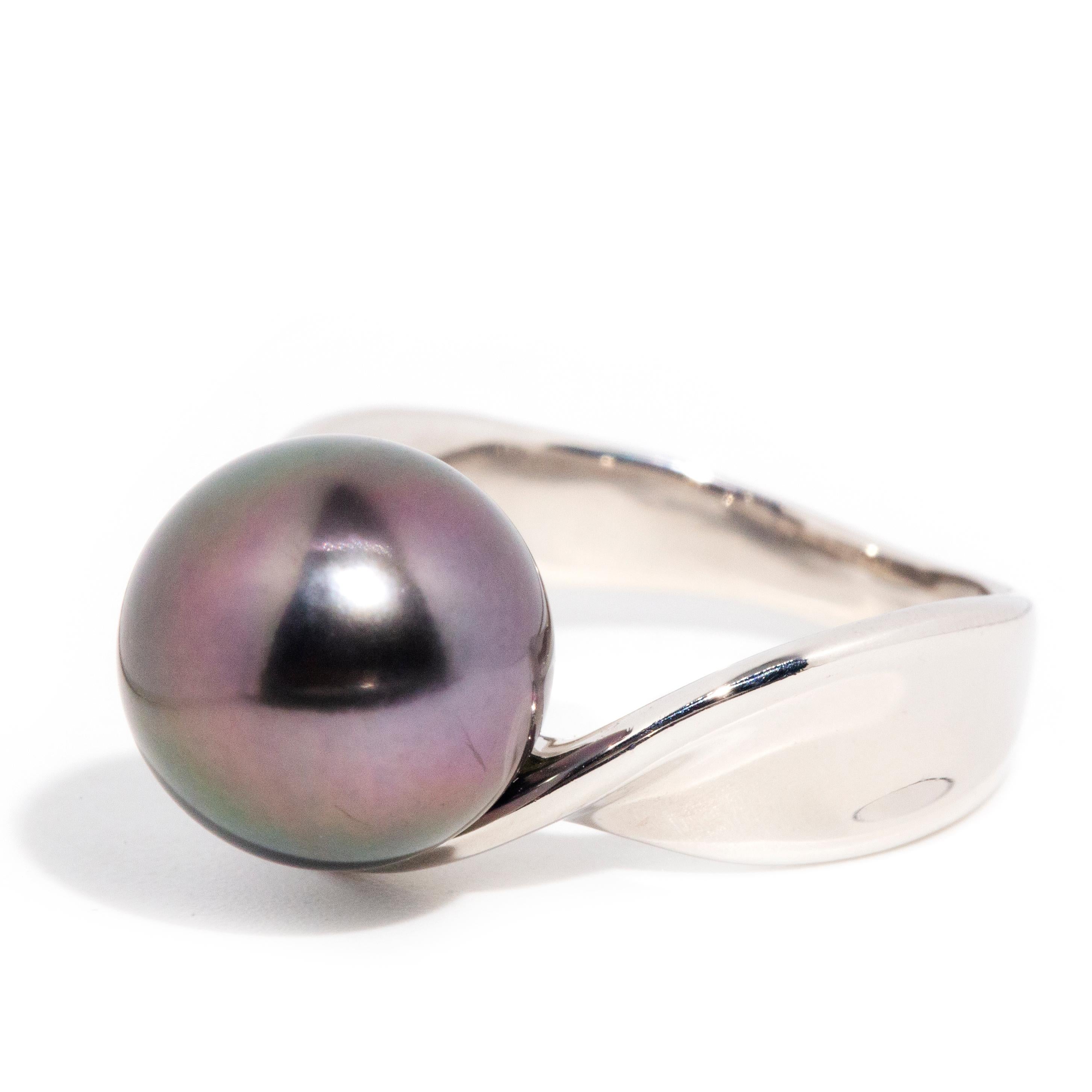 Vintage Circa 1980s Platinum Tahitian Pearl and Brilliant Diamond Twisted Ring In Good Condition For Sale In Hamilton, AU