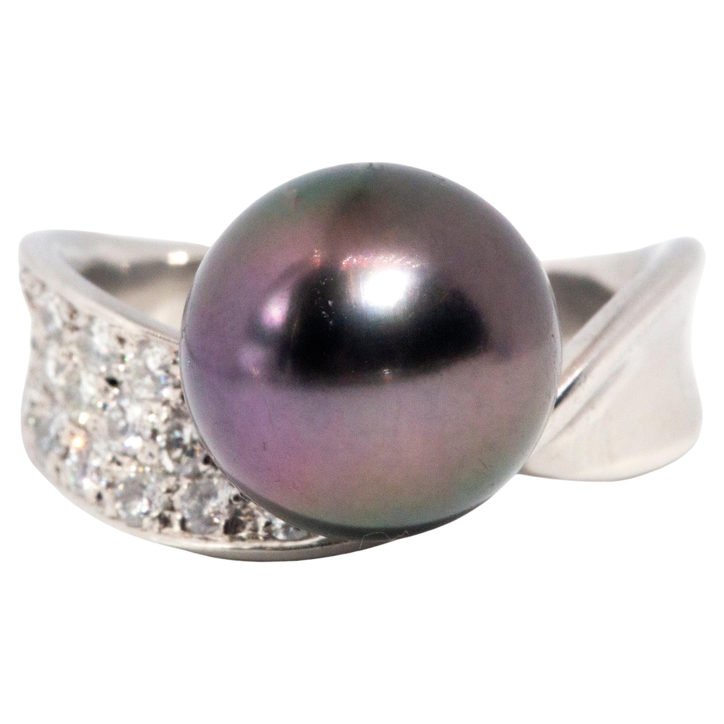Vintage Circa 1980s Platinum Tahitian Pearl and Brilliant Diamond Twisted Ring For Sale
