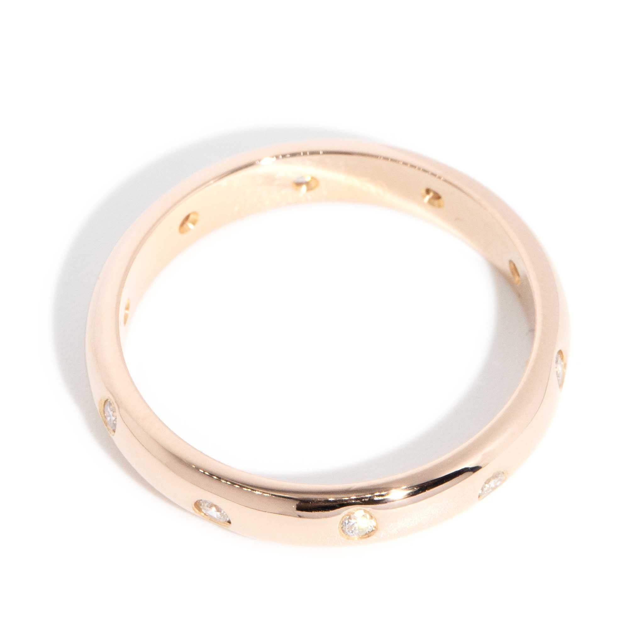 Vintage Circa 1980s Round Brilliant Diamond Hammer Set Band 18 Carat Rose Gold In Good Condition For Sale In Hamilton, AU