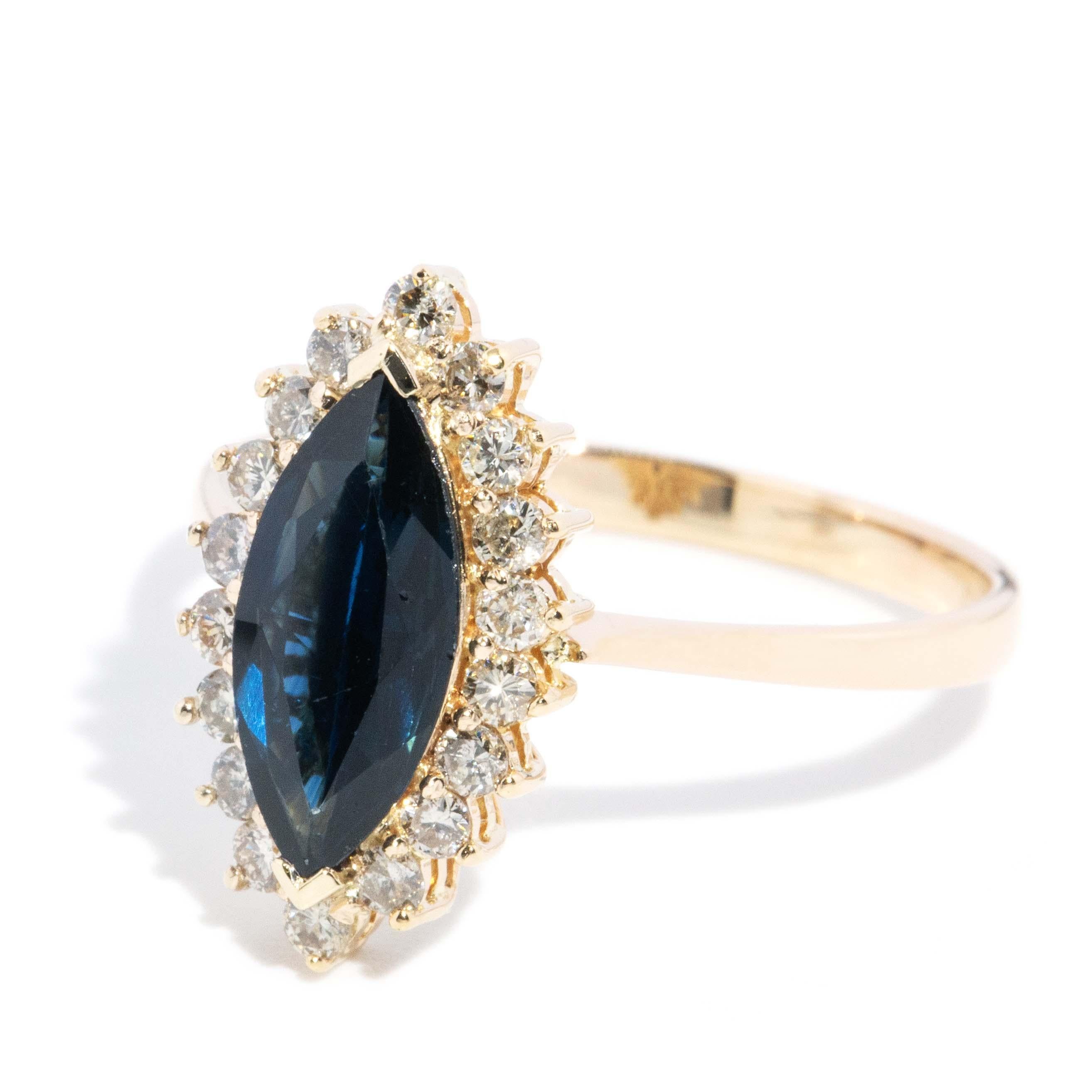 Moderno Anello aureola con zaffiro e diamante vintage degli anni '80 in oro 14 carati in vendita