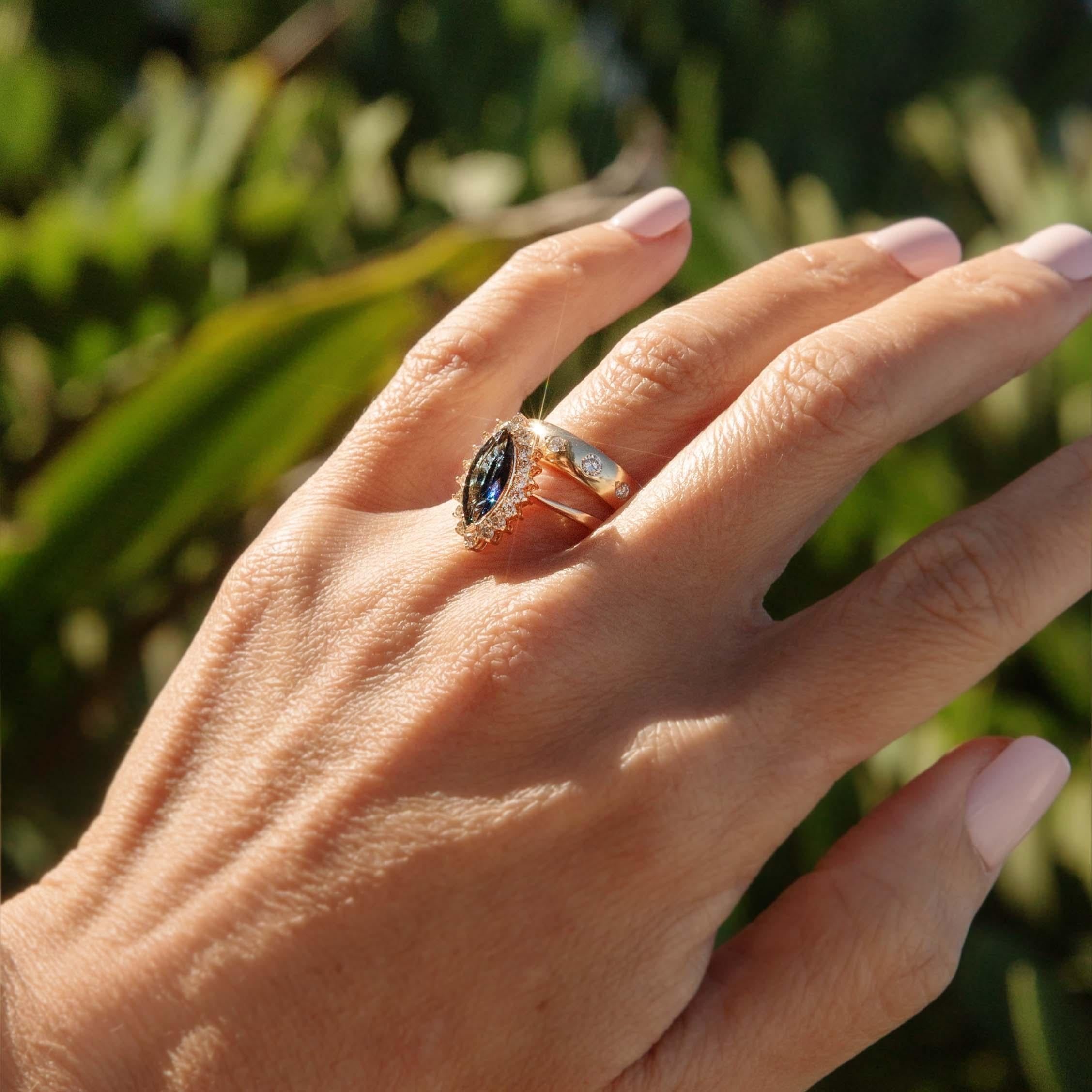 Donna Anello aureola con zaffiro e diamante vintage degli anni '80 in oro 14 carati in vendita