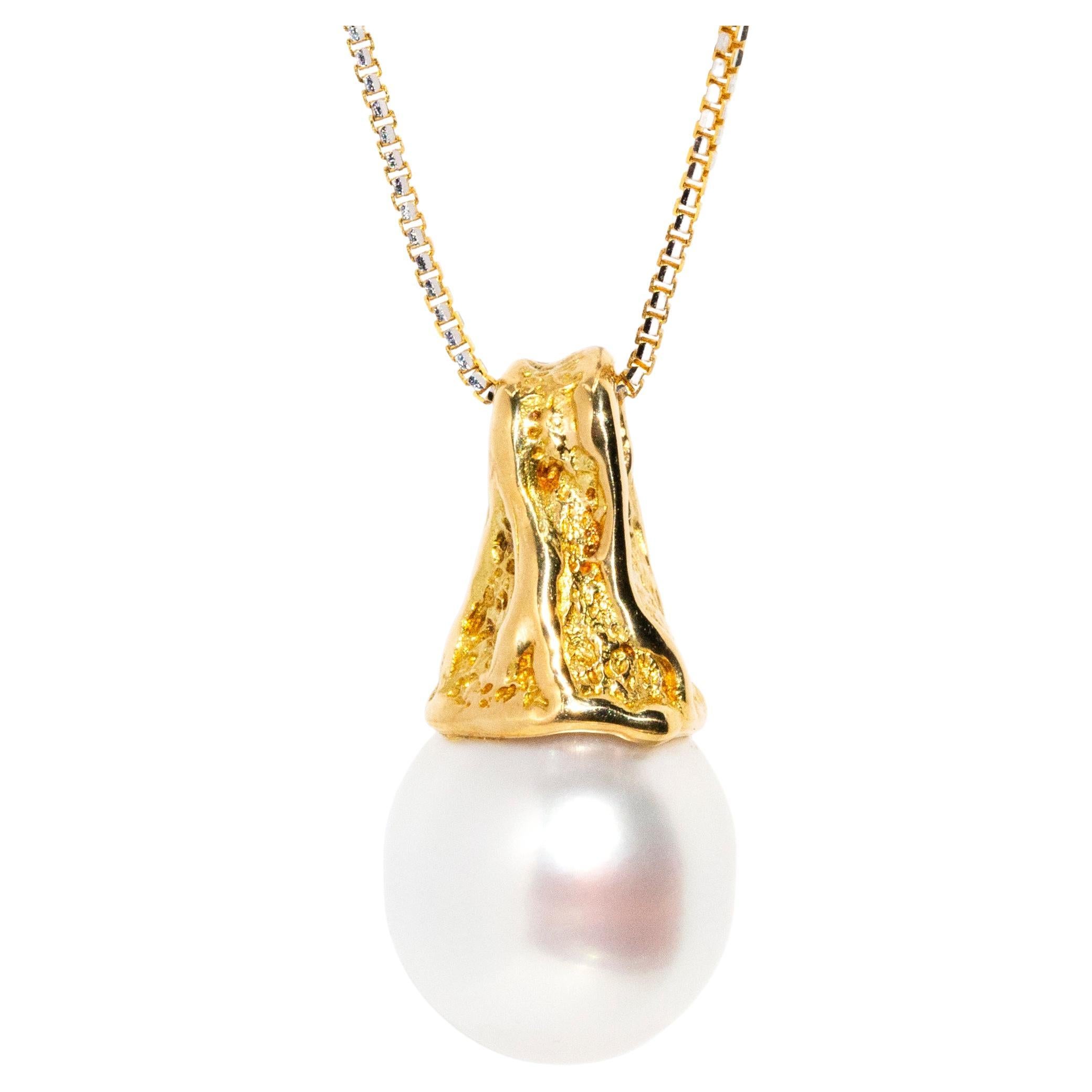 Vintage Circa 1980s South Sea Pearl Pendant & Chain 18 Carat Yellow Gold For Sale