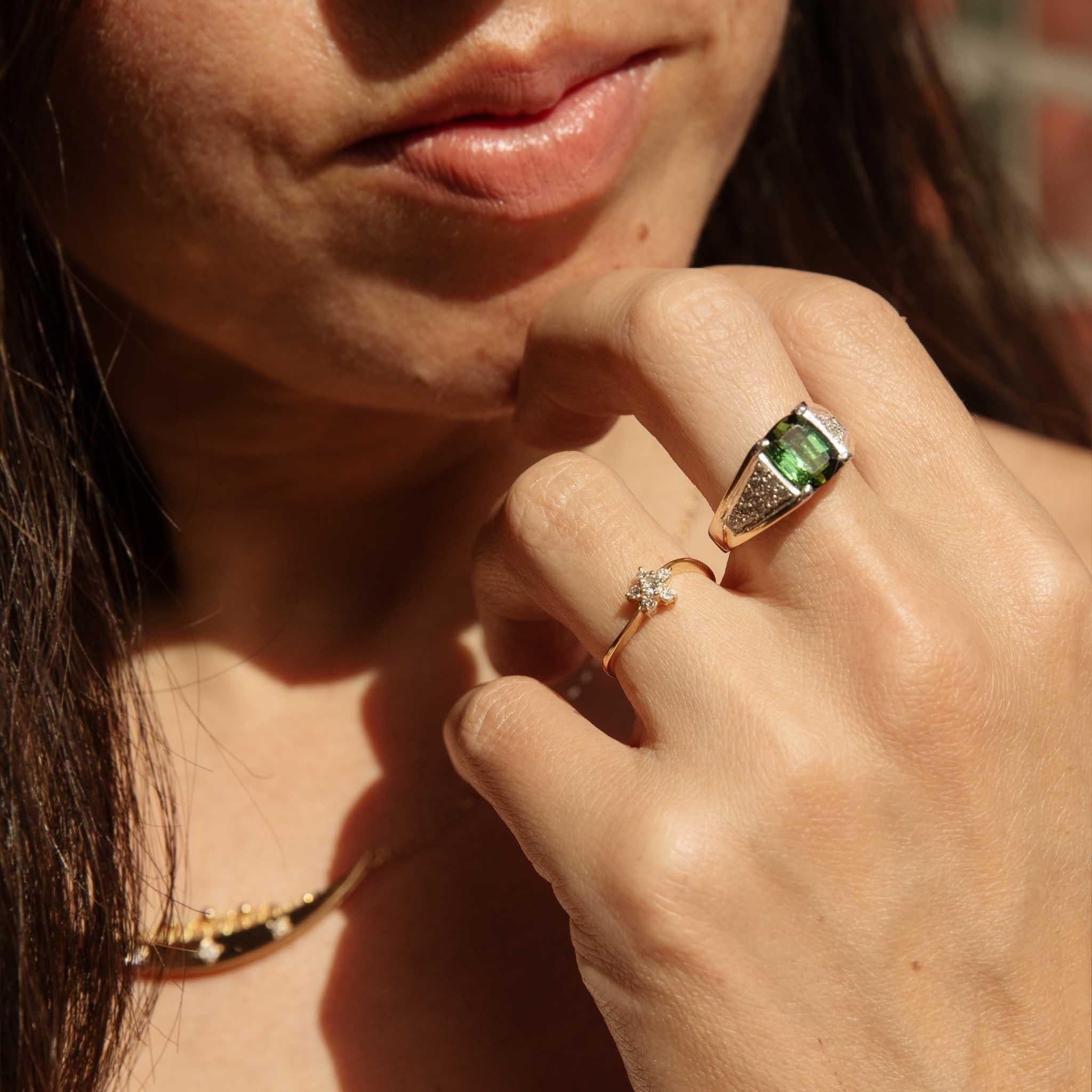 Bague vintage en or jaune et blanc 14 carats des années 1980 Pour femmes en vente