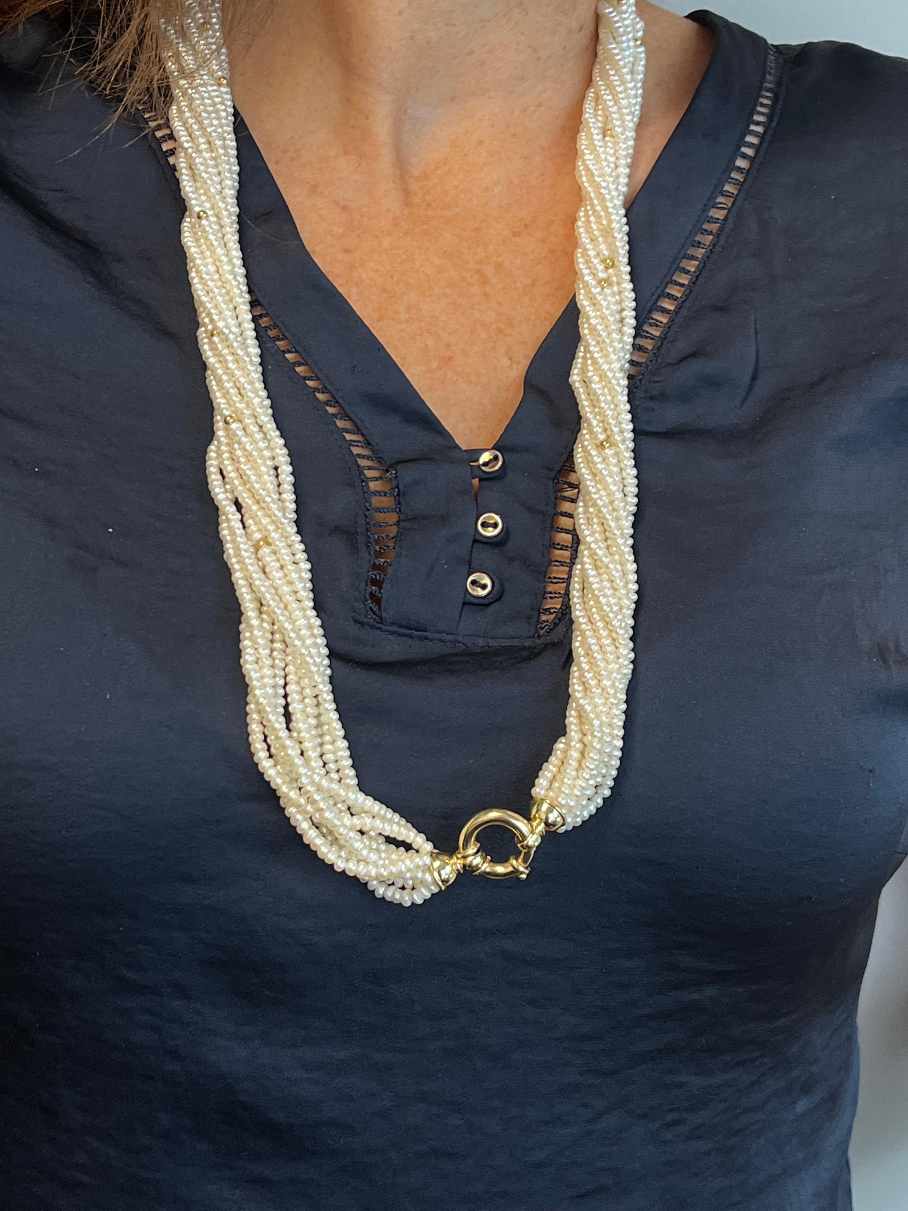  Vintage ByCA 1980 Collier de perles à 10 brins avec or jaune 14K .

Rehaussez votre collection avec cet exceptionnel collier vintage de perles d'eau douce à 10 brins. Orné de délicates perles bouton de 3,50 mm, le collier respire l'élégance et la