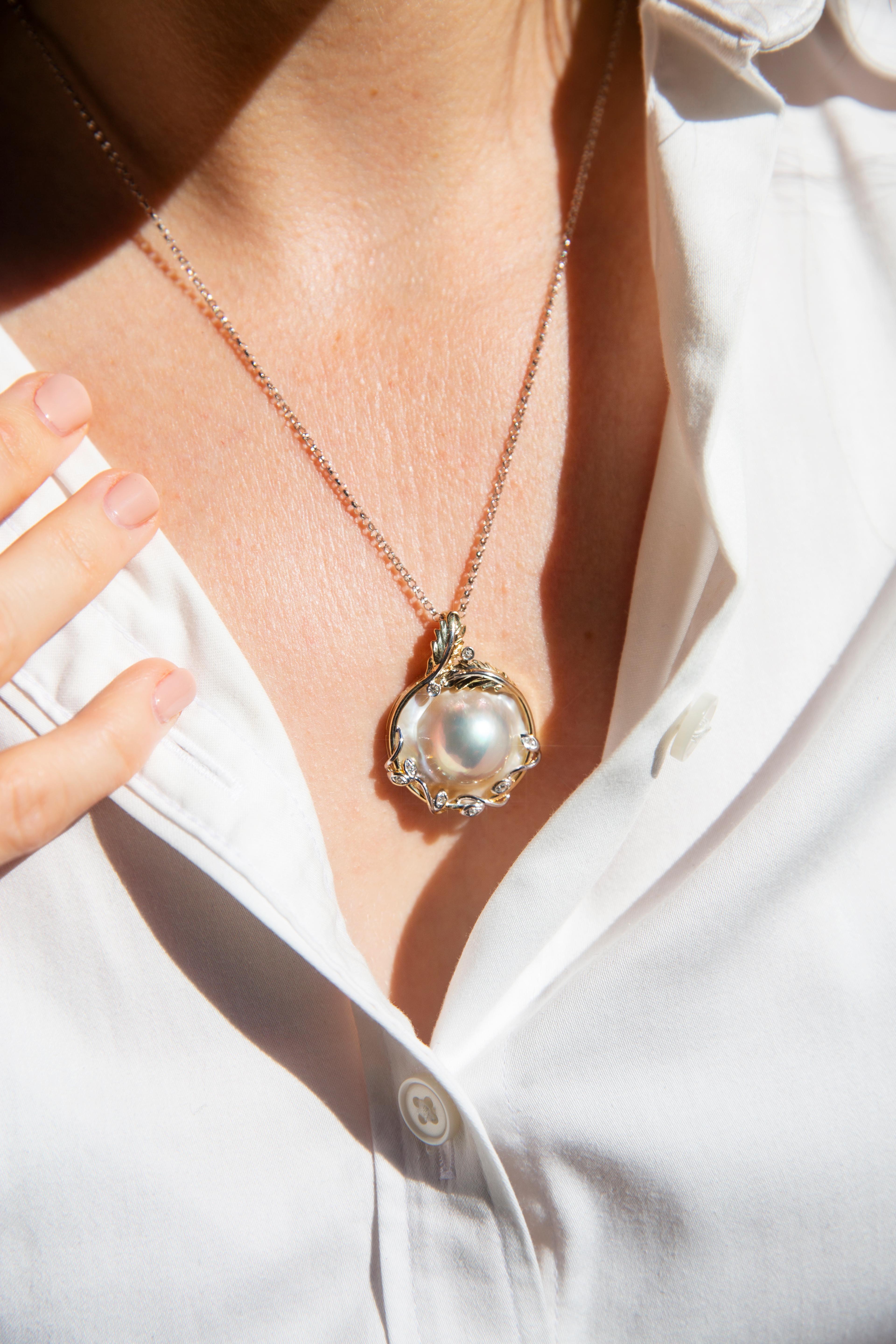 Women's Vintage Circa 1990s 10 Carat Gold Mabe Pearl & Diamond Leaf Pendant & Chain