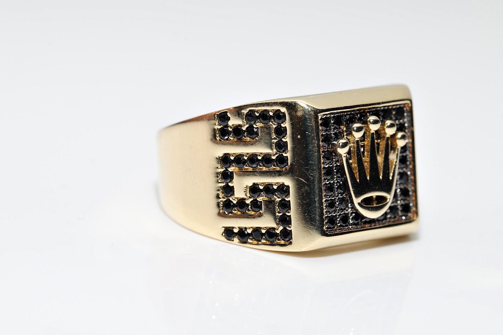 Vintage Circa 1990er Jahre 14k Gold natürlicher schwarzer Diamant dekorierter Vintage-Ring für Mann (Brillantschliff) im Angebot