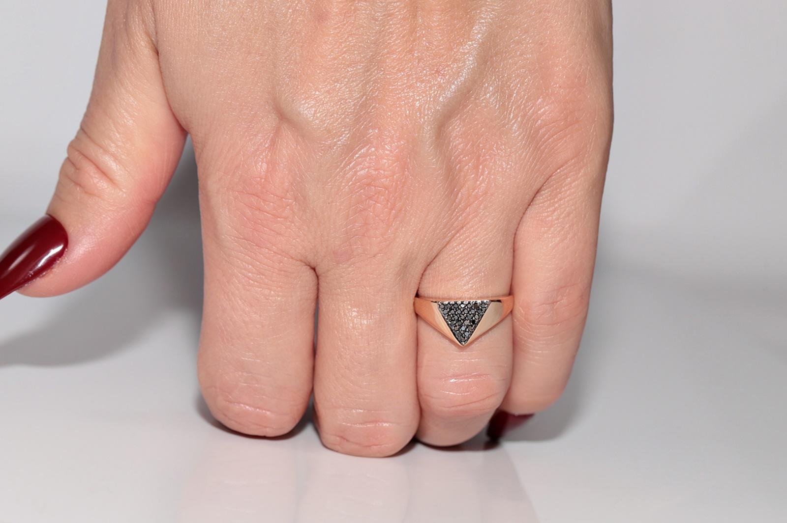 Anillo Vintage Circa 1990s Oro 14k Decorado con Diamantes Negros Naturales en venta 8