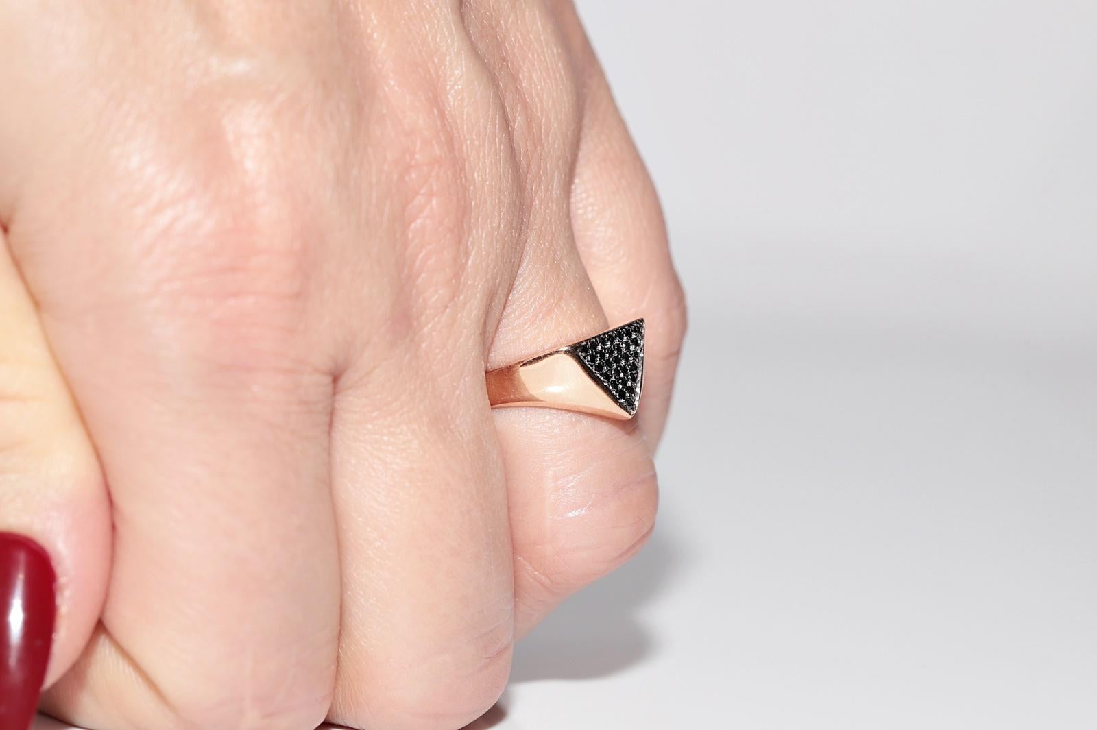 Anillo Vintage Circa 1990s Oro 14k Decorado con Diamantes Negros Naturales en venta 9