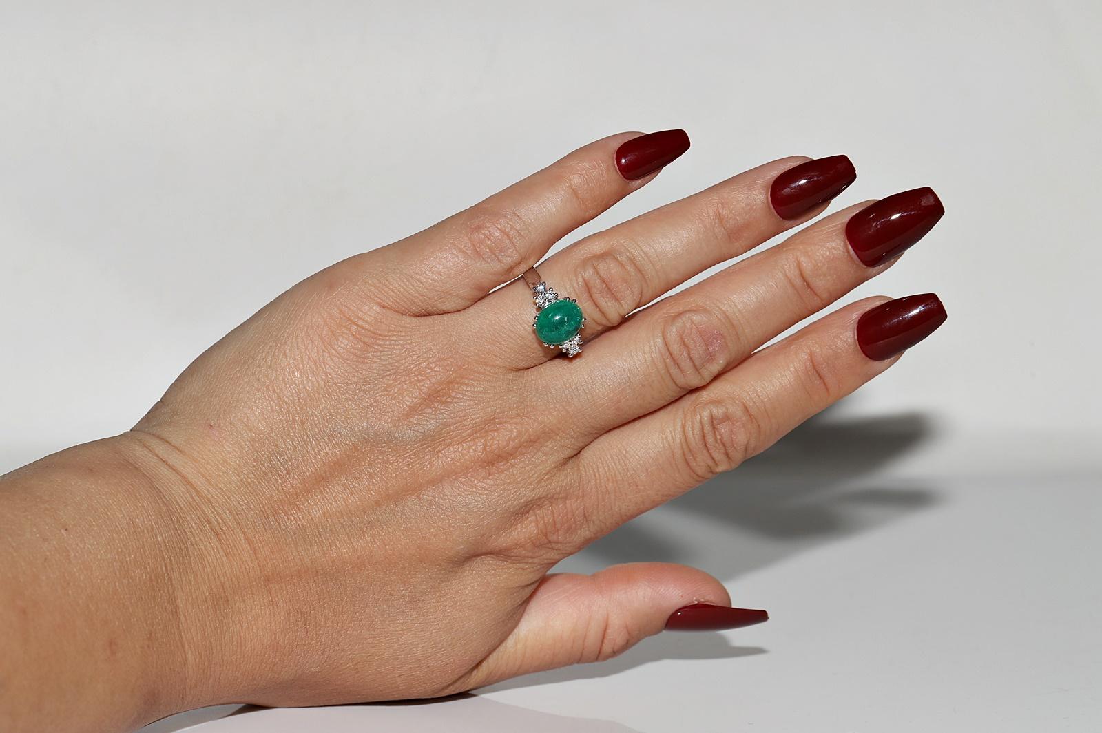 In sehr gutem Zustand.
Das Gesamtgewicht beträgt 4.4 Gramm.
Insgesamt ist Diamant 0,18 ct.
Der Diamant hat die Farbe G und die Reinheit vvs.
Ringgröße ist US 6.5 
Wir können jede Größe herstellen.
Die Box ist nicht enthalten.
Bitte kontaktieren Sie
