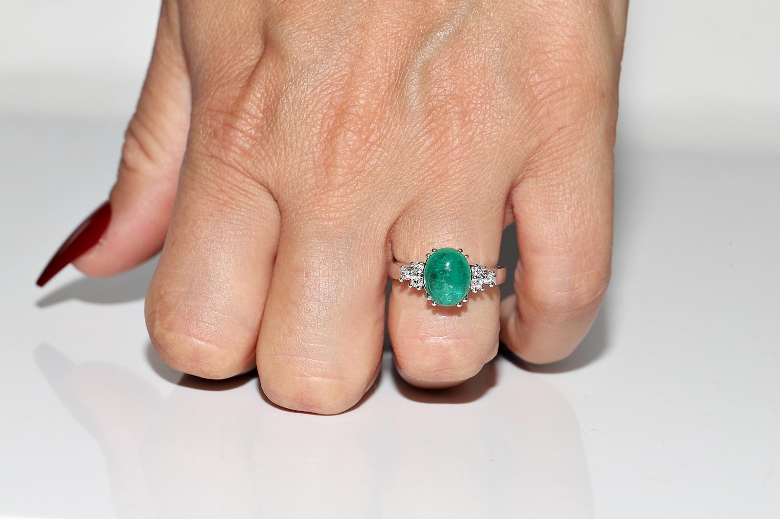 Vintage Circa 1990er Jahre 14k Gold Natürlicher Diamant und Cabochon Smaragd Dekorierter Ring (Retro) im Angebot