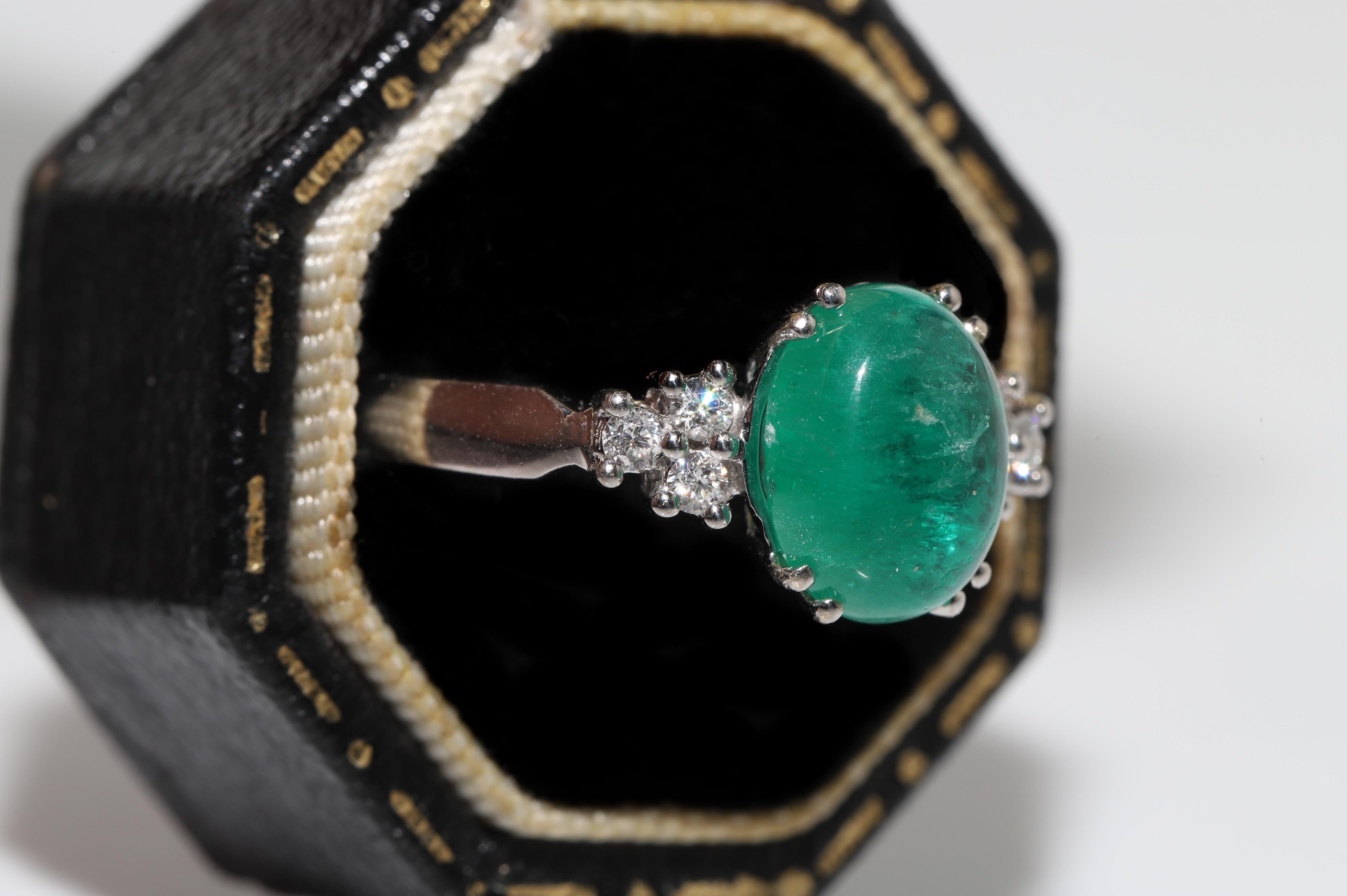 Vintage Circa 1990er Jahre 14k Gold Natürlicher Diamant und Cabochon Smaragd Dekorierter Ring im Angebot 2
