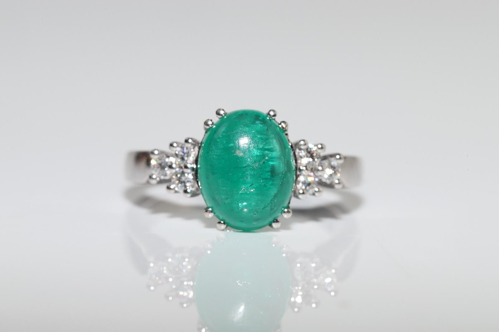 Vintage Circa 1990er Jahre 14k Gold Natürlicher Diamant und Cabochon Smaragd Dekorierter Ring im Angebot 3