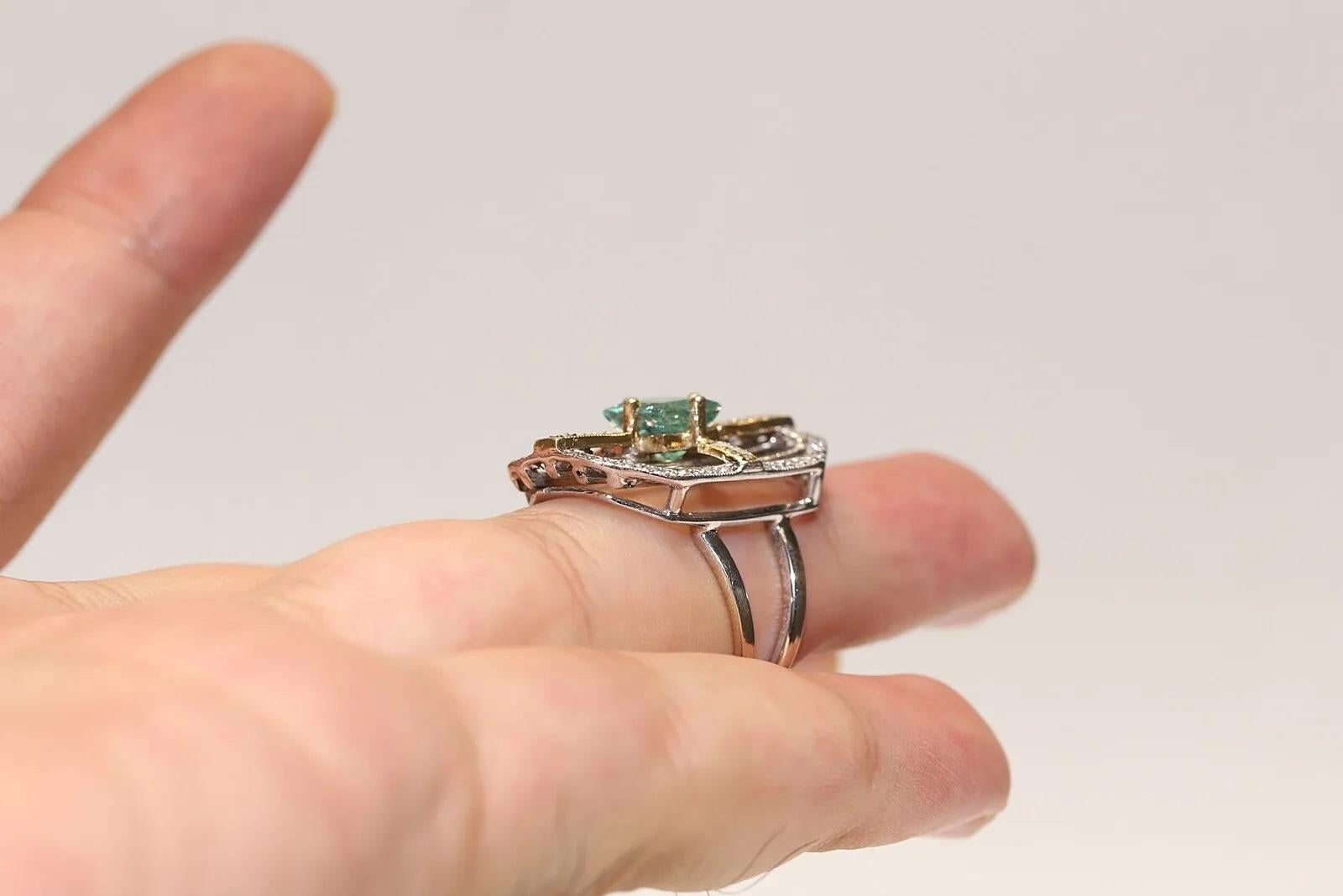 Vintage Circa 1990s 14k Gold Natural Diamond And Square Cut Emerald Ring For Sale 4
