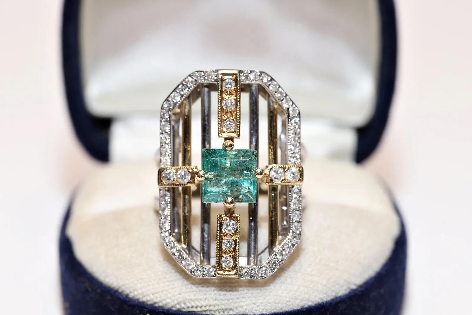 Retro Vintage Circa 1990s 14k Gold Natural Diamond And Square Cut Emerald Ring For Sale