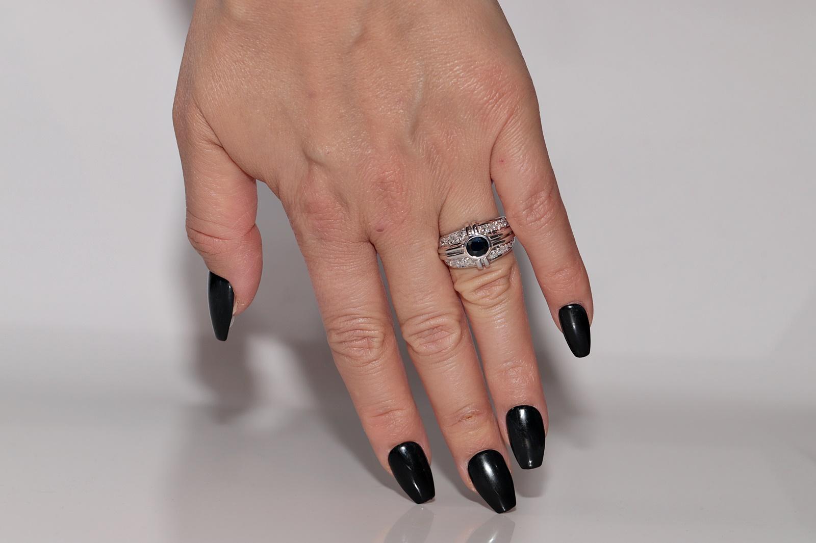 Vintage Circa 1990s 14k Gold Natural Diamond And Oval Sapphire Strong Ring im Angebot 9