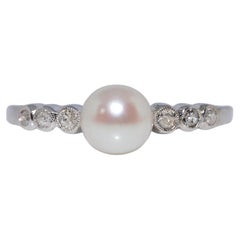 Vintage Circa 1990s 14k Gold Natural Diamond And Pearl Decorated Ring