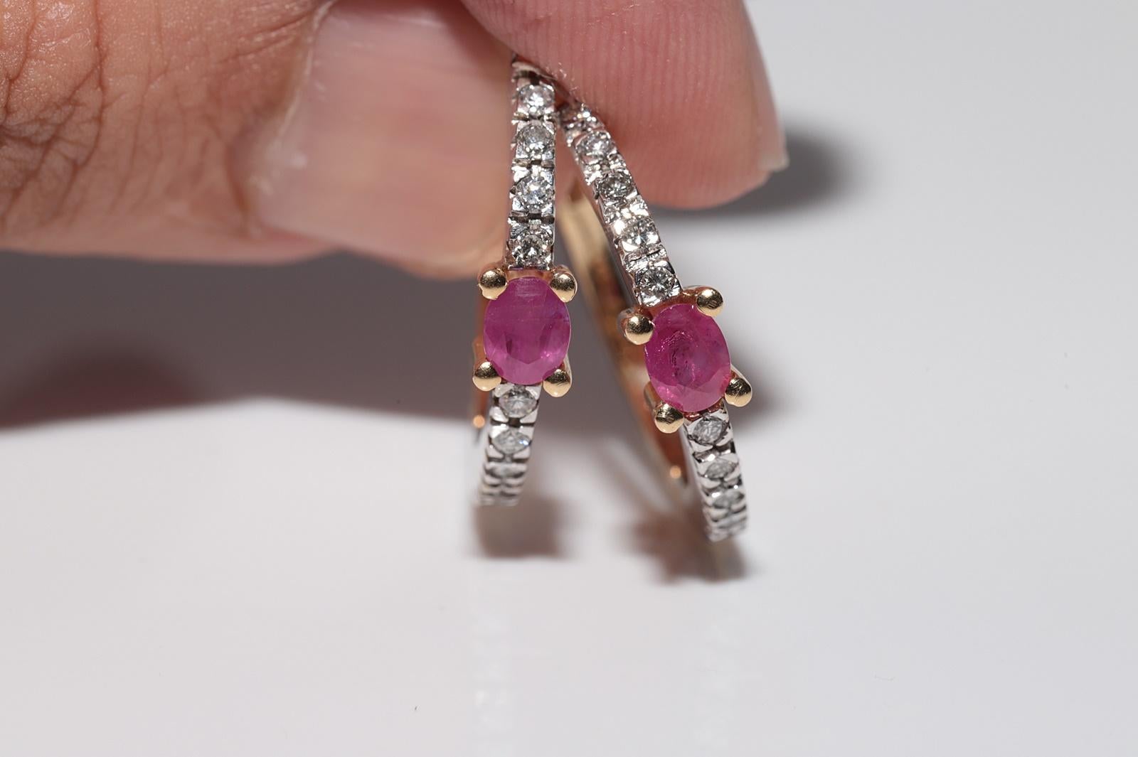 Pendiente de aro vintage circa años 90 de oro de 14k decorado con diamantes naturales y rubíes en venta 6