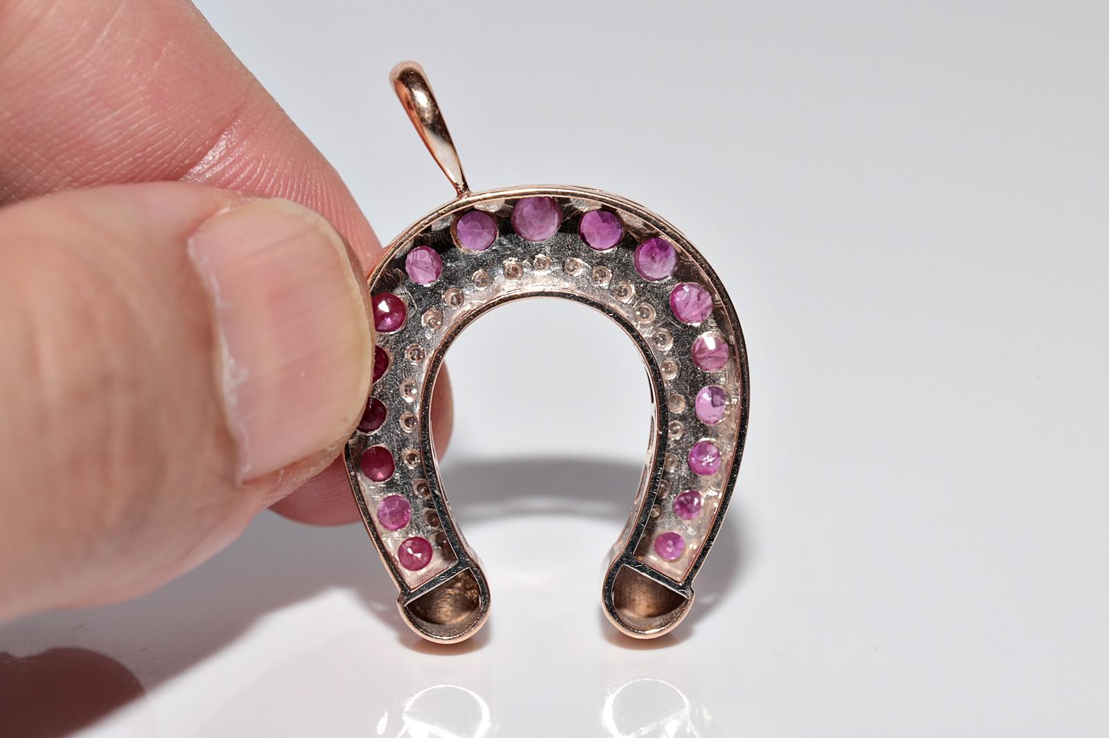 Colgante vintage circa años 90 de oro de 14k con diamante natural y rubí en forma de herradura 1