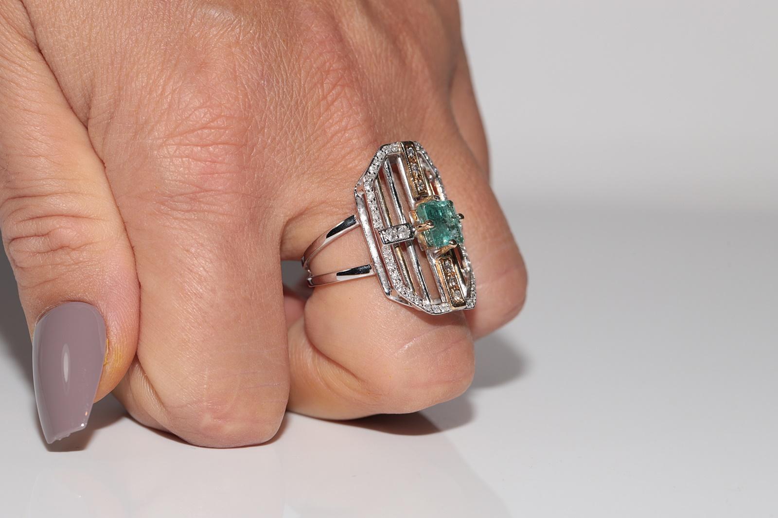 Vintage Circa 1990er Jahre 14k Gold natürlicher Diamant und Smaragdring mit quadratischem Schliff im Angebot 3