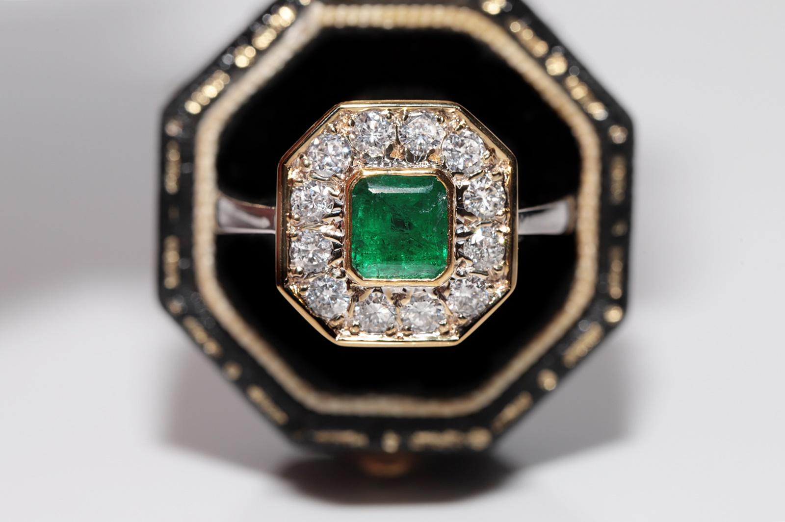 Women's Vintage Circa 1990s 14k Gold Natural Diamond And Square Cut Emerald Strong Ring For Sale