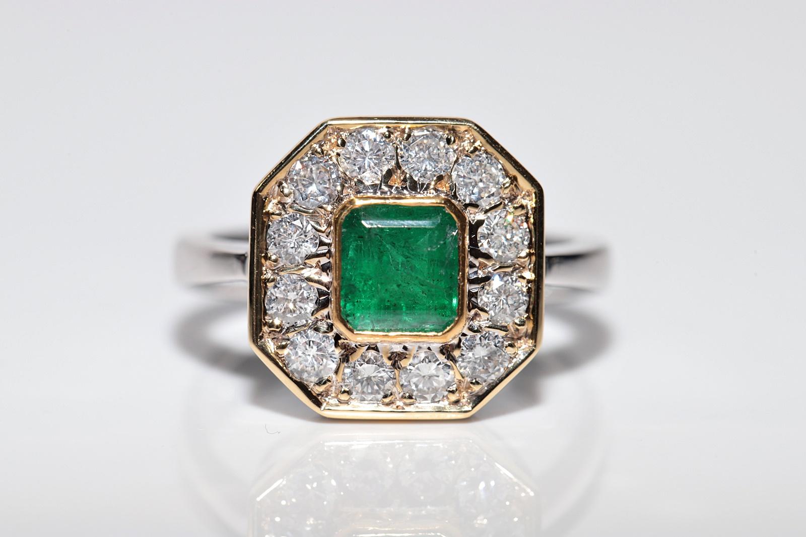 Vintage Circa 1990s 14k Gold Natural Diamond And Square Cut Emerald Strong Ring For Sale 2