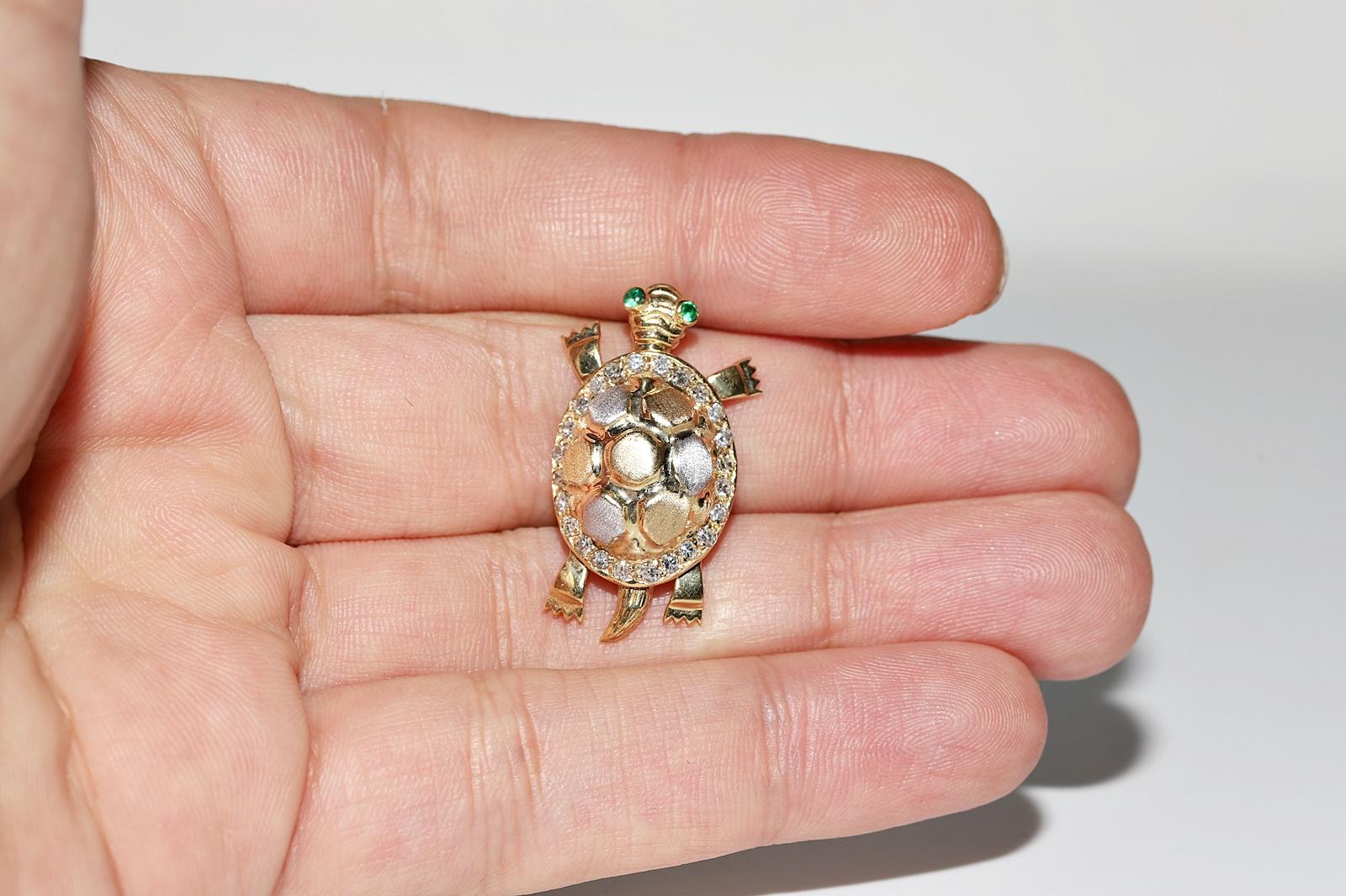 Vintage Circa 1990s 14k Gold Natural Diamond And Turtle Decorated Pendant  For Sale 4