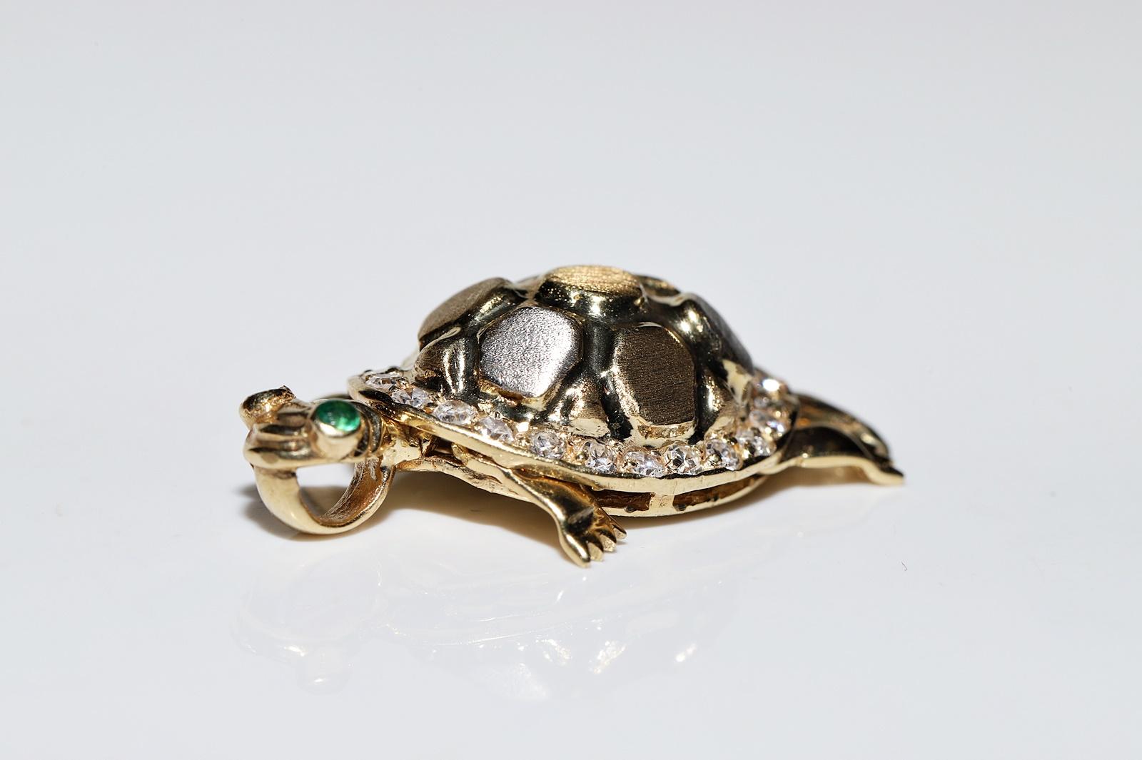 Vintage Circa 1990s 14k Gold Natural Diamond And Turtle Decorated Pendant  For Sale 5