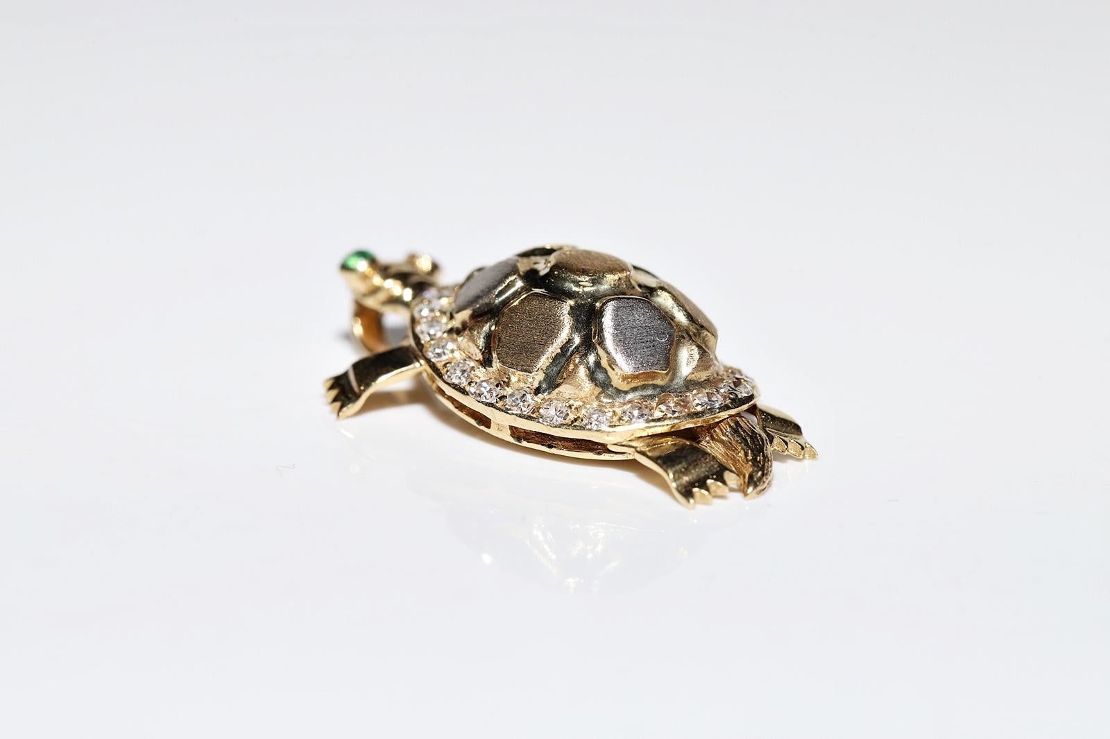 Vintage Circa 1990s 14k Gold Natural Diamond And Turtle Decorated Pendant  In Good Condition For Sale In Fatih/İstanbul, 34