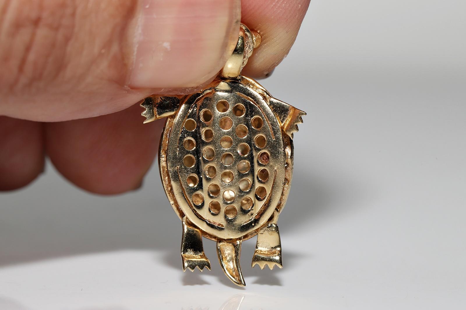 Vintage Circa 1990s 14k Gold Natural Diamond And Turtle Decorated Pendant  For Sale 2